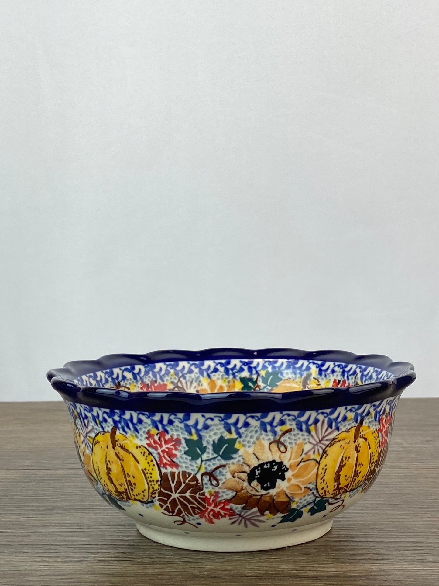 Unikat Ruffled Bowl - Shape 526 - Pattern U4741