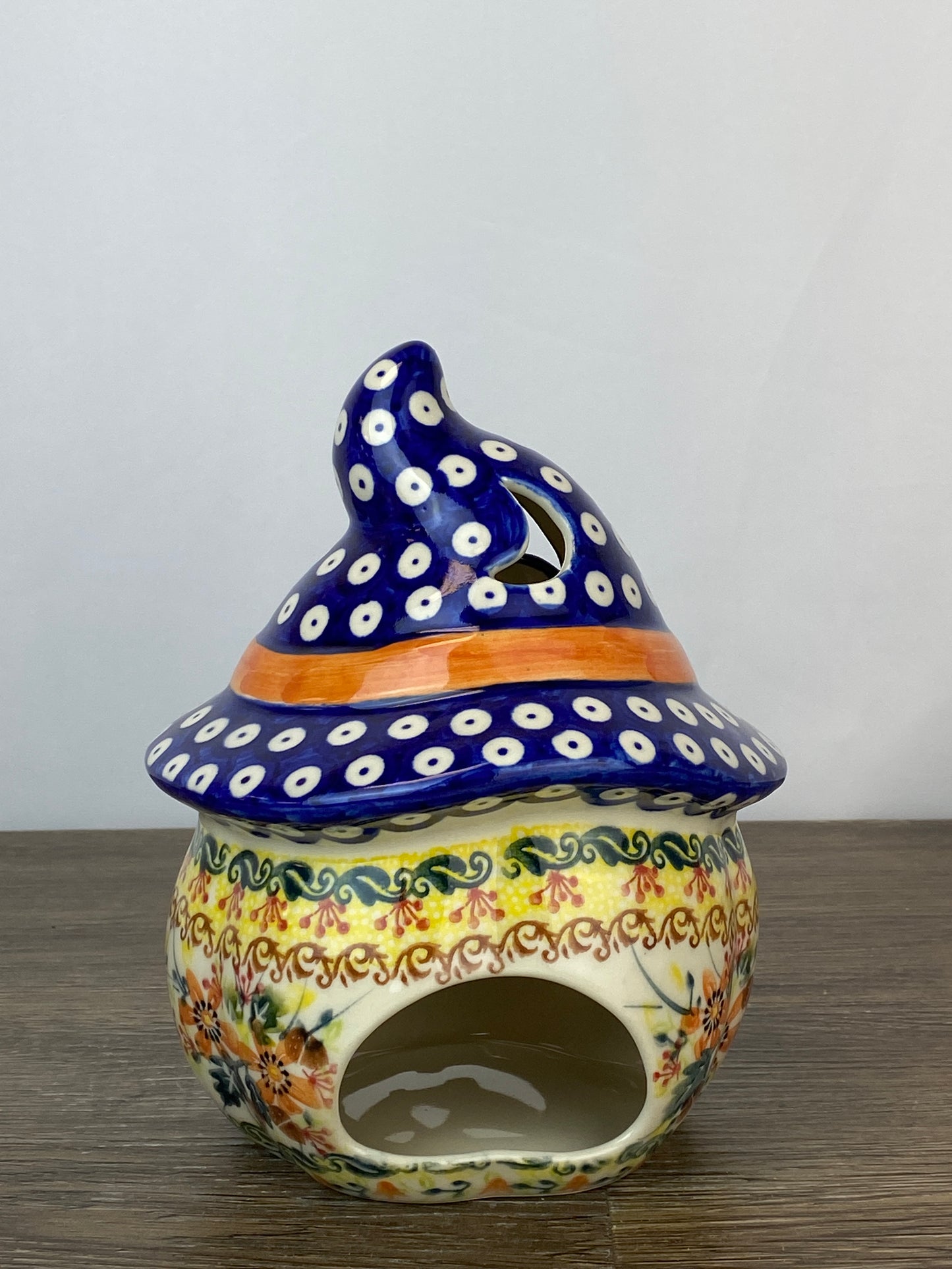 SALE Small Unikat Pumpkin With Hat - Pattern U1-638