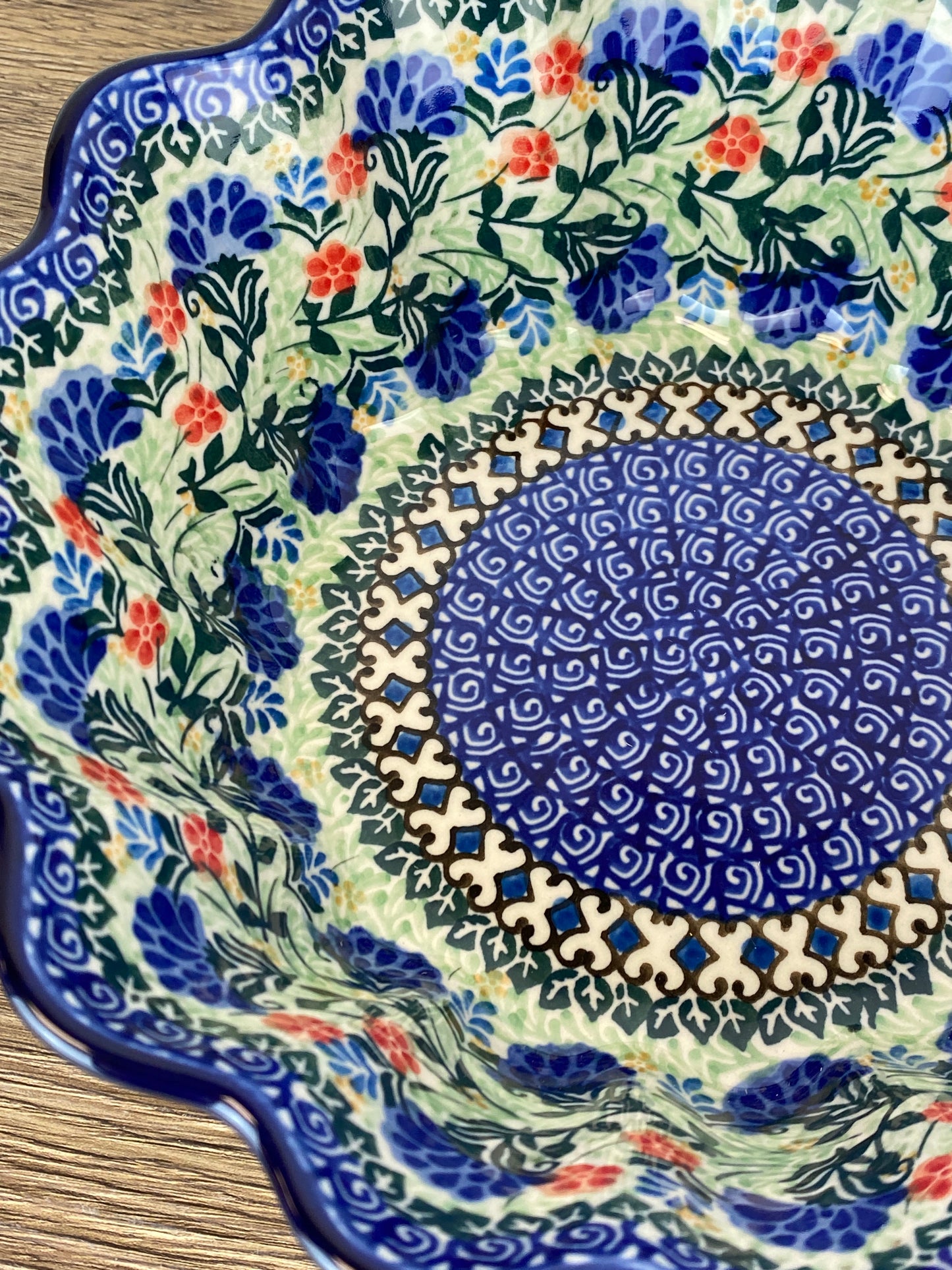 Large Scalloped Unikat Bowl - Shape 913 - Pattern U2096