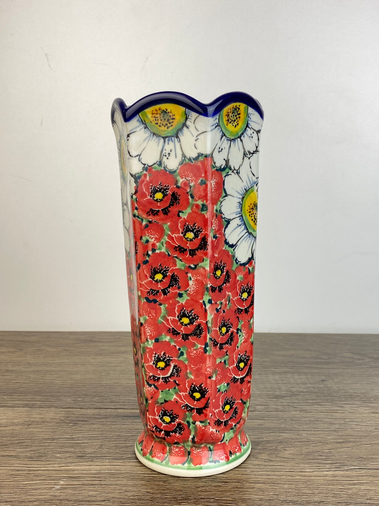 Unikat Scalloped Vase - Shape 868 - Pattern U4725