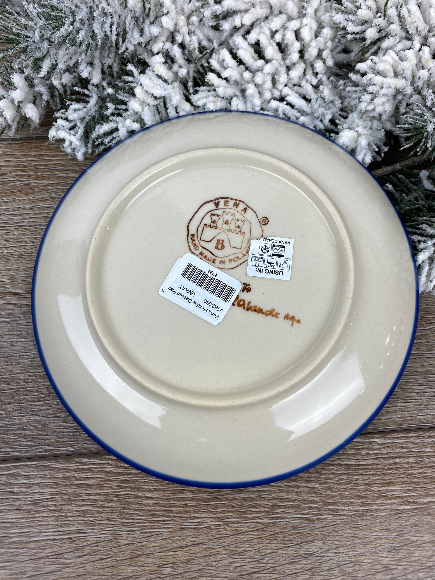 Vena Unikat Holiday Dessert Plate - V132-350 - Christmas in Bolesławiec Sledding Snowman