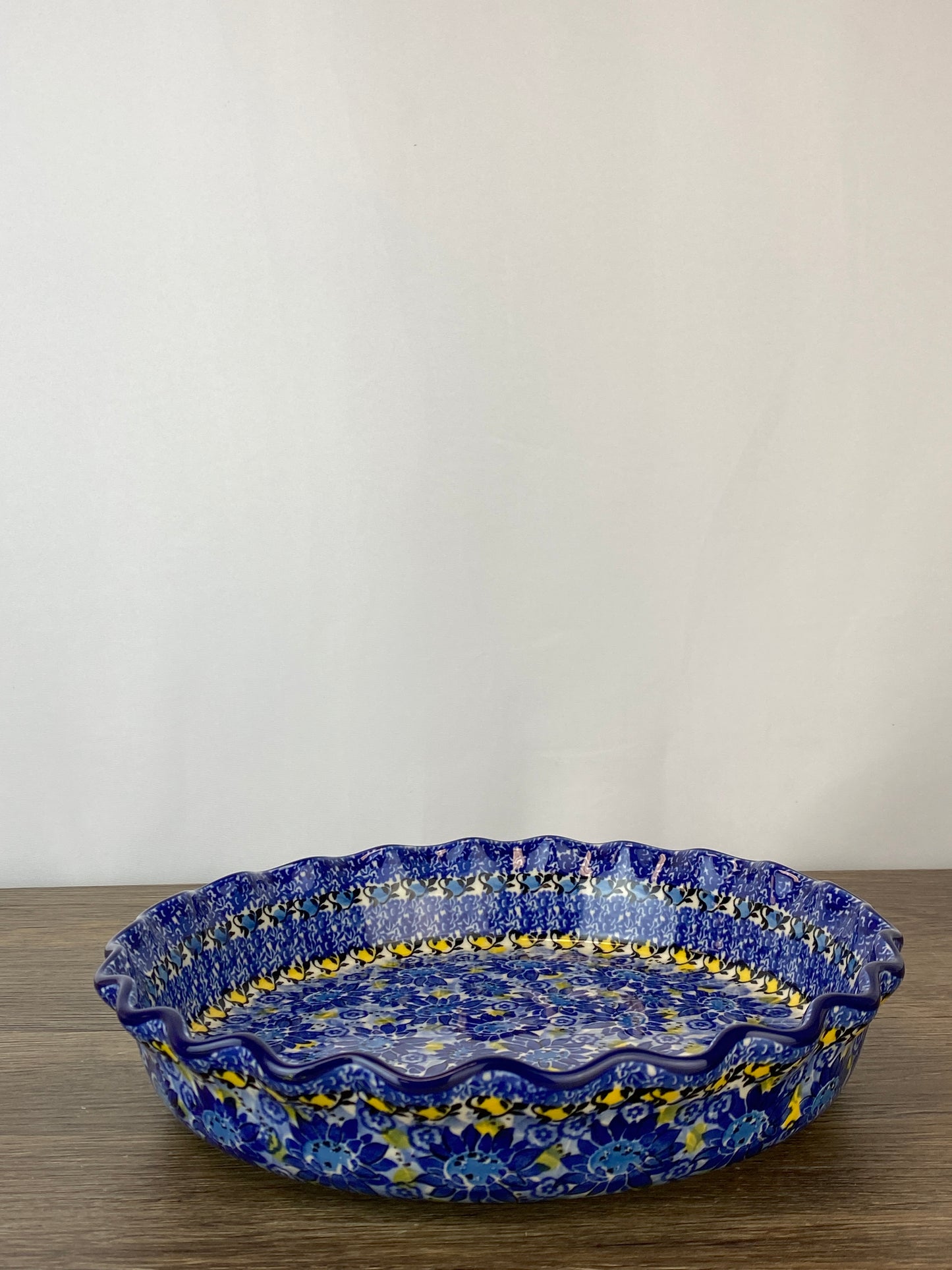 Ruffled Unikat Pie Plate / Round Baker - Shape 636 Pattern U4744