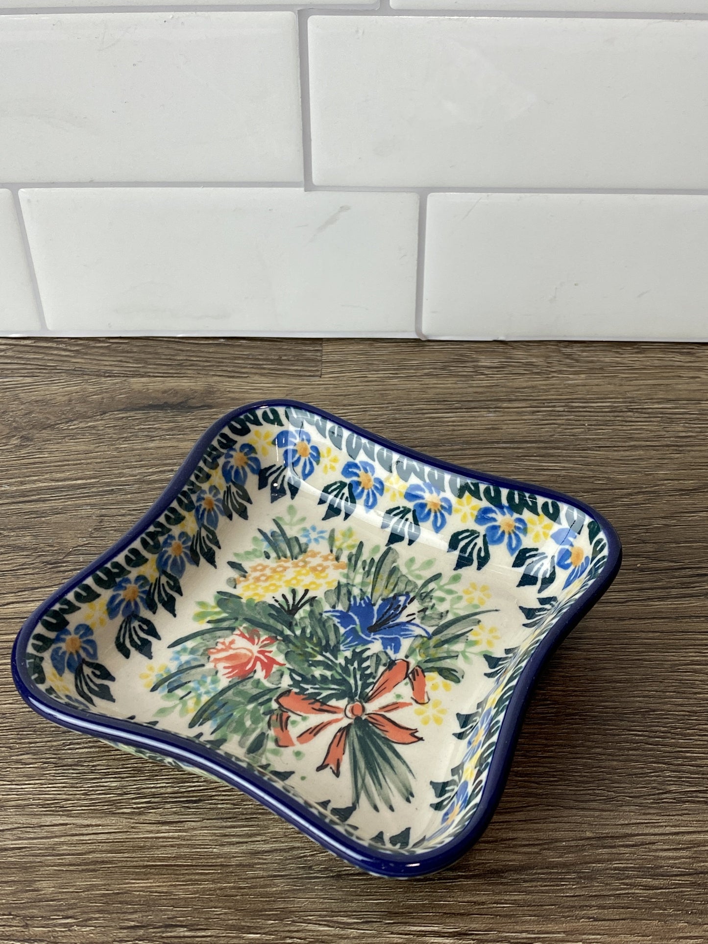 Wavy 4" Unikat Dish - Shape 630 - Pattern U2940