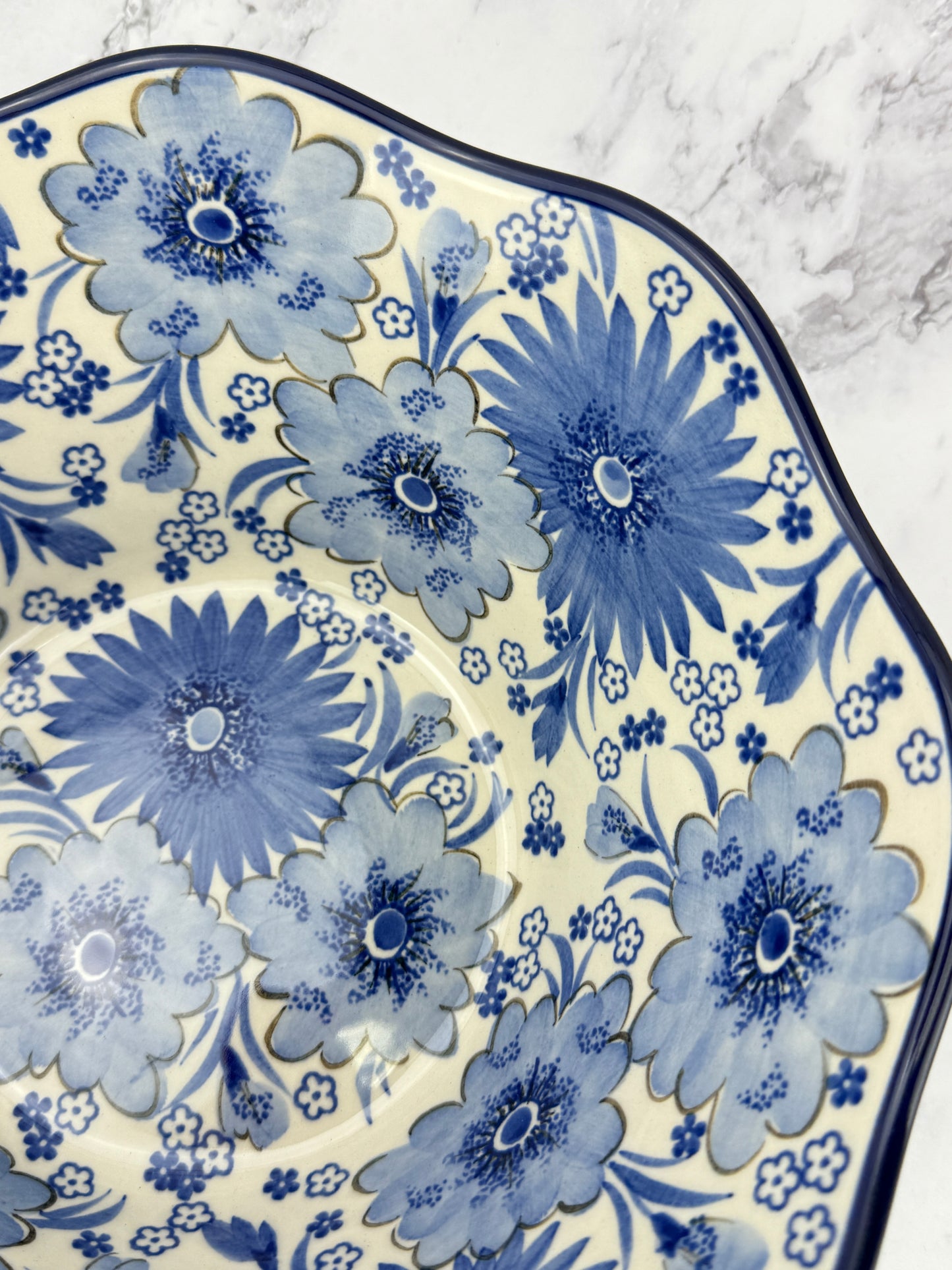 Large Wavy Unikat Serving Bowl - Shape 692 - Pattern U5176