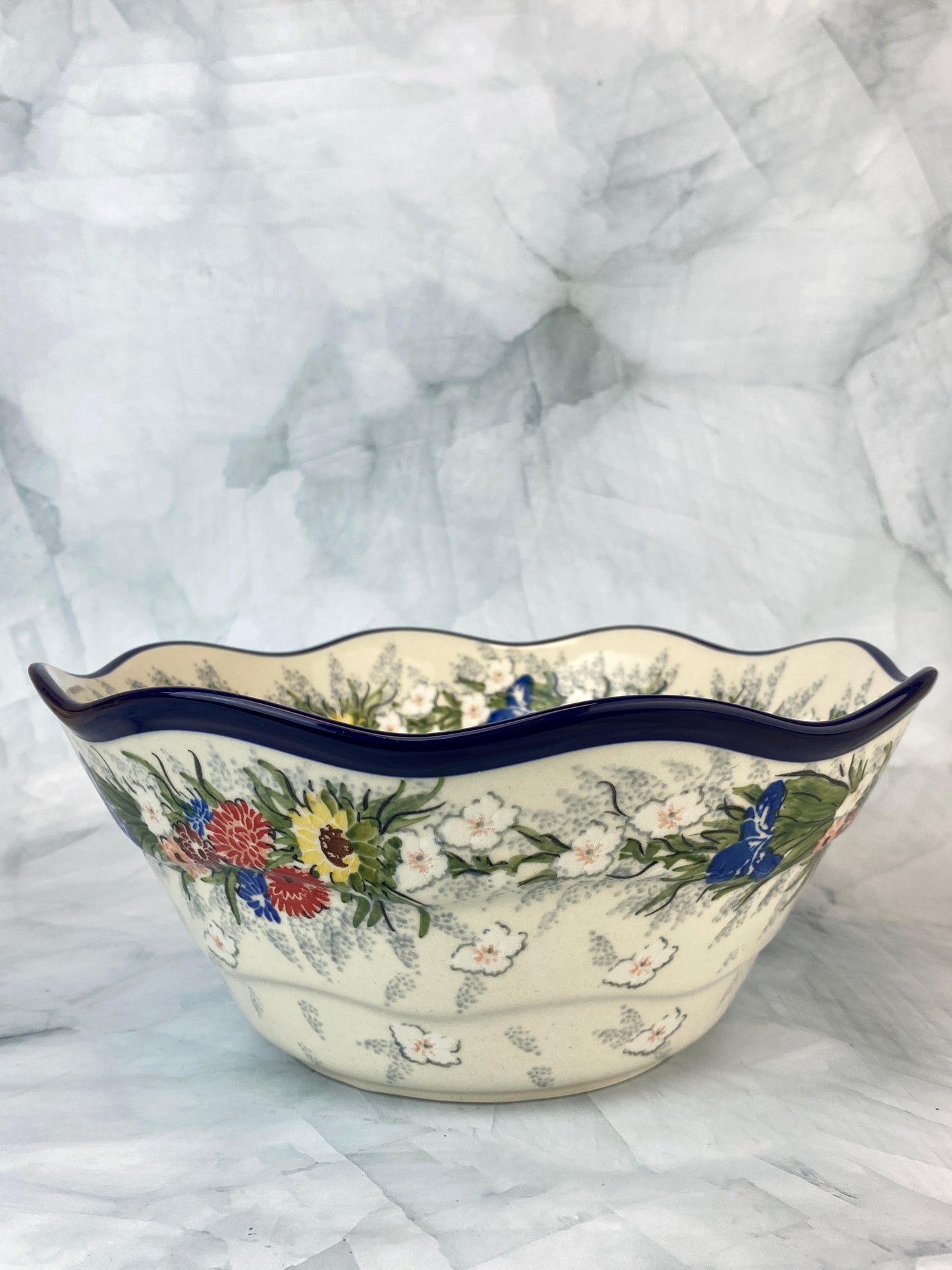 Large Wavy Unikat Serving Bowl - Shape 692 - Pattern U5163