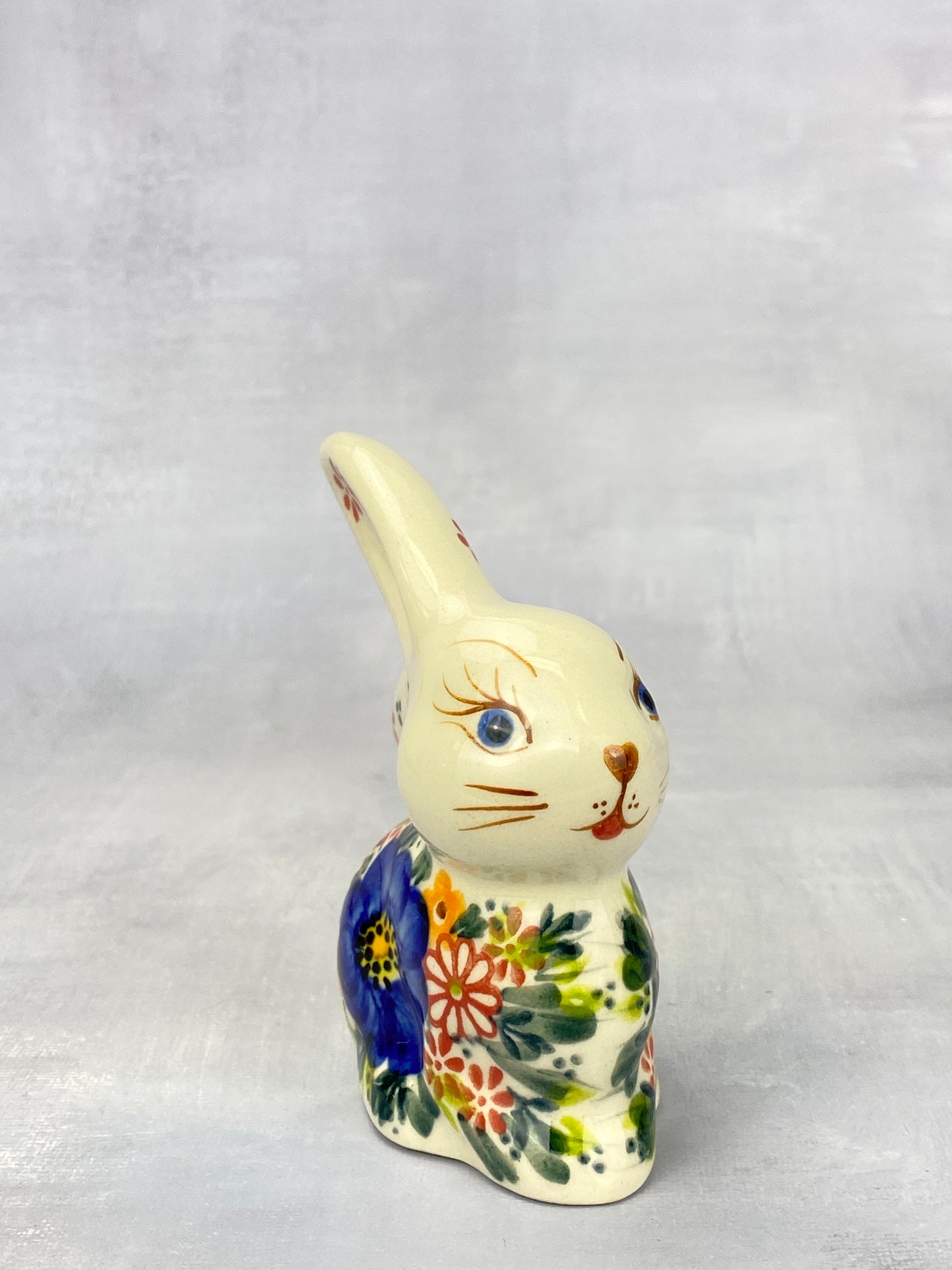 Bunny Figurine - Shape V412 - Bold Blue Flower