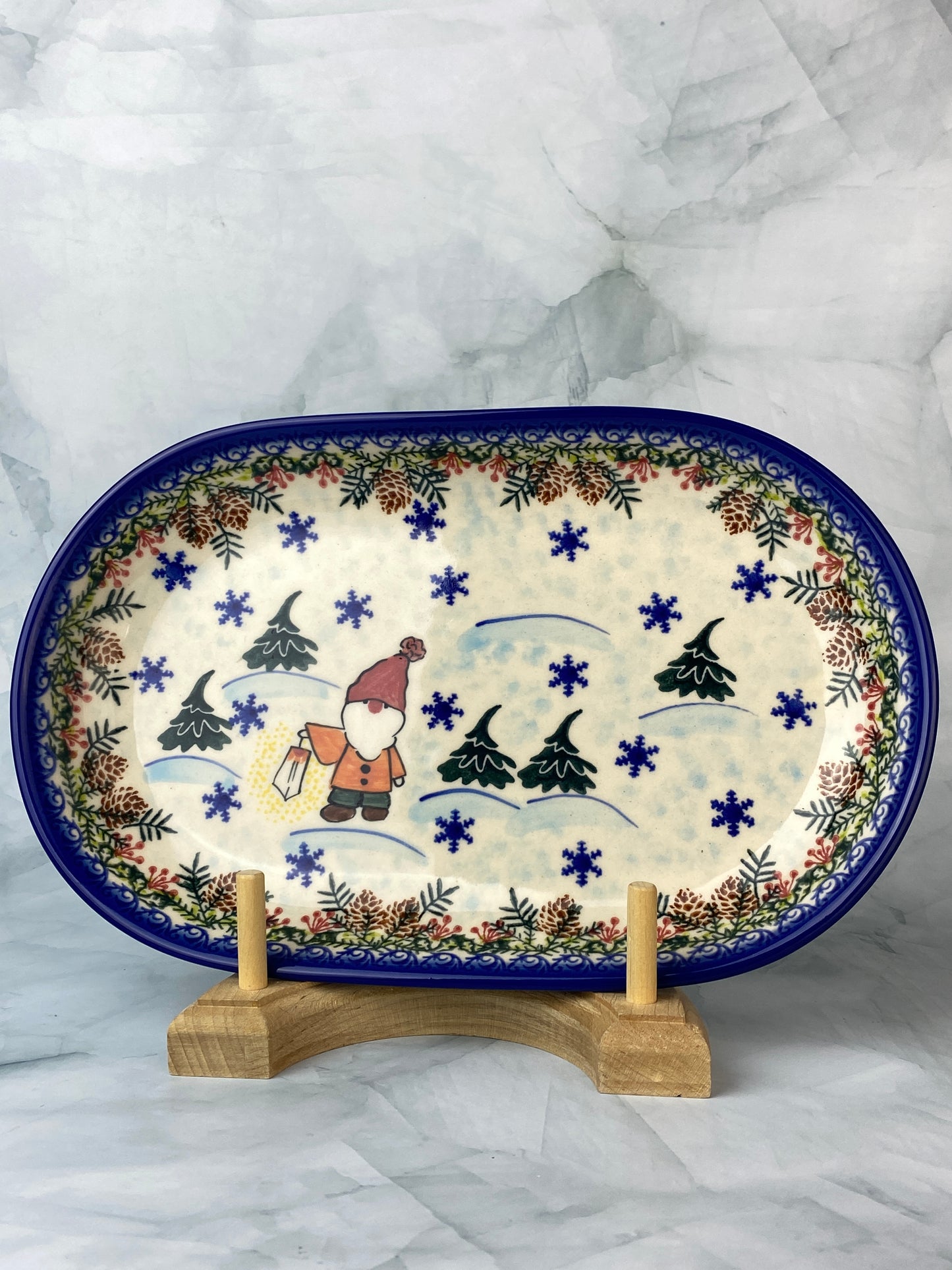 Vena Unikat Oval Holiday Tray - Shape V117 - Pattern U1-711 Holiday Gnome