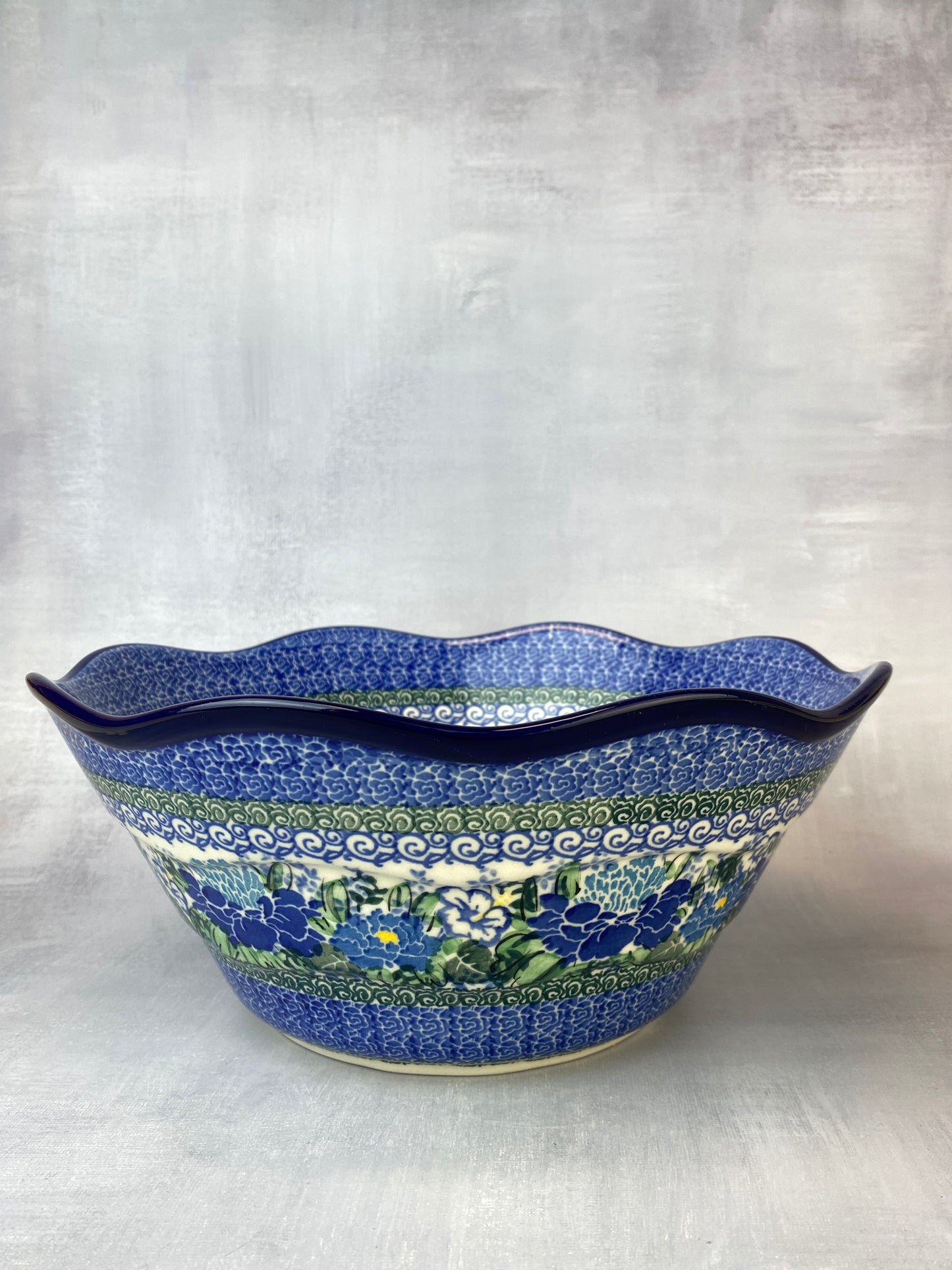 Large Wavy Unikat Serving Bowl - Shape 692 - Pattern U5138