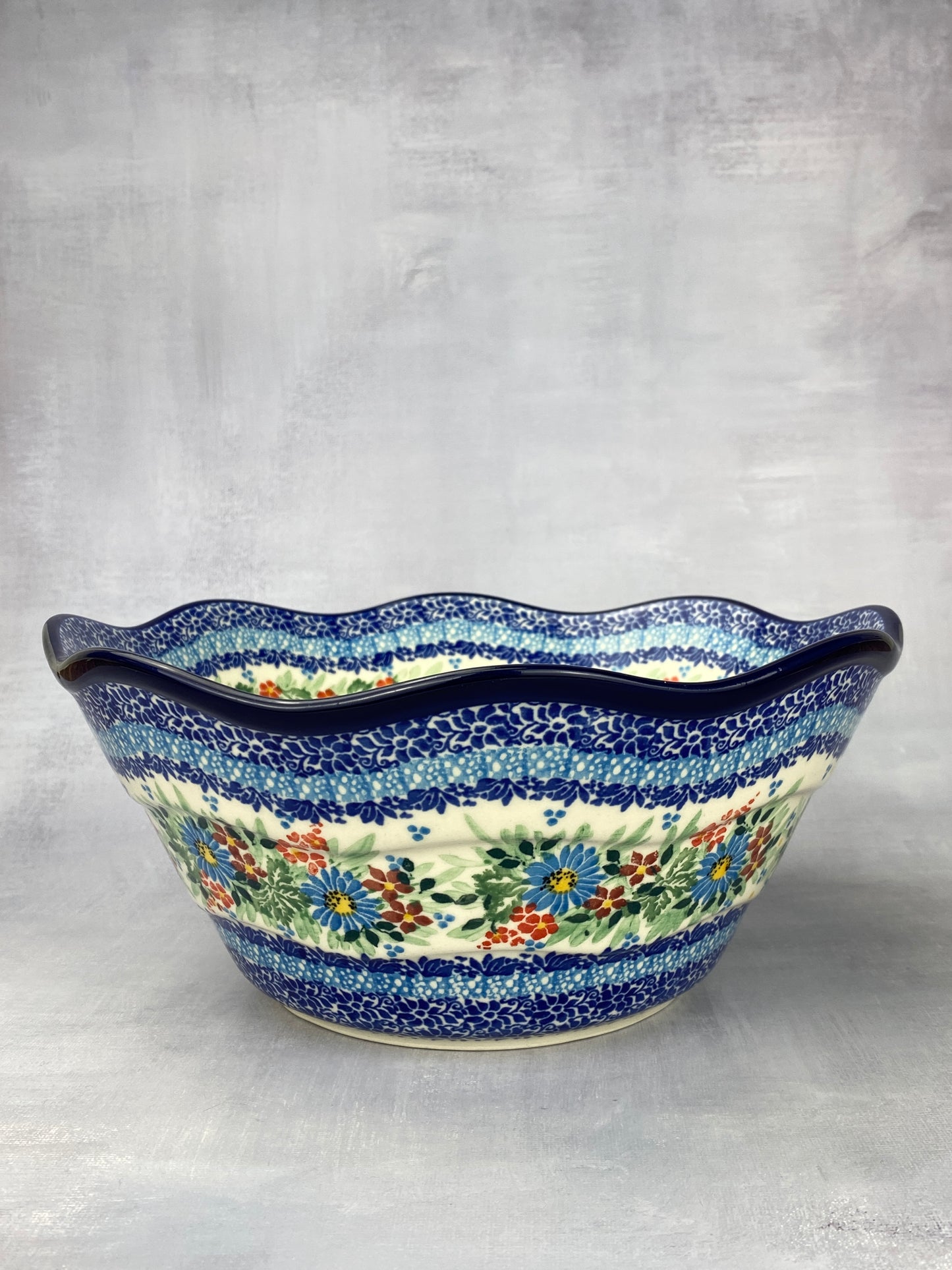 Large Wavy Unikat Serving Bowl - Shape 692 - Pattern U5159