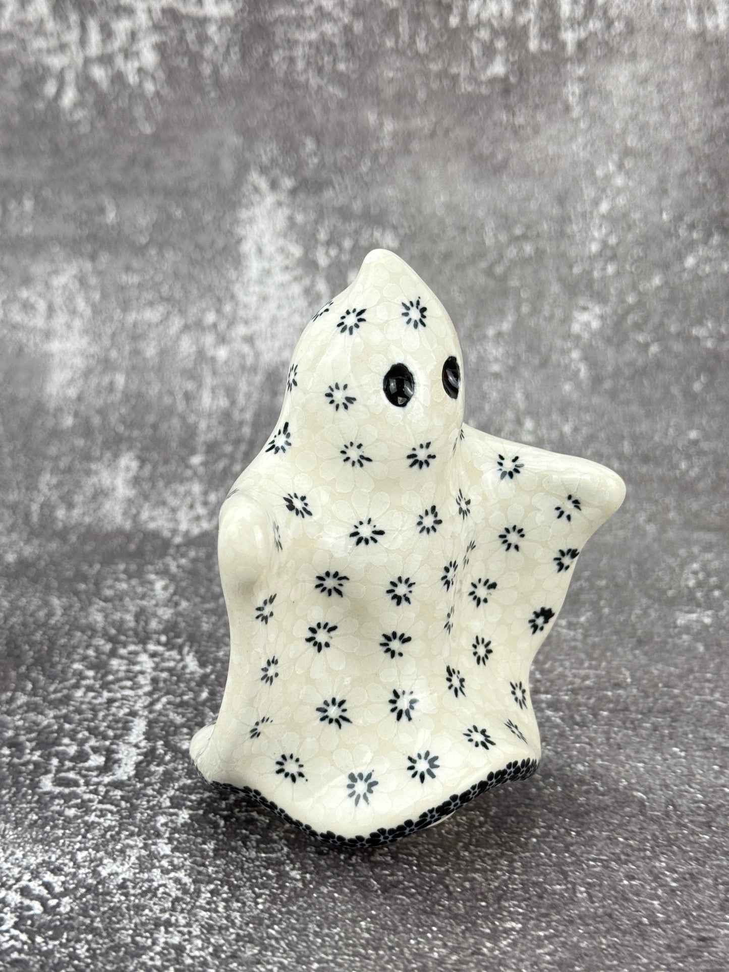 Ghost Figurine - Shape H24 - Black & White Flowers
