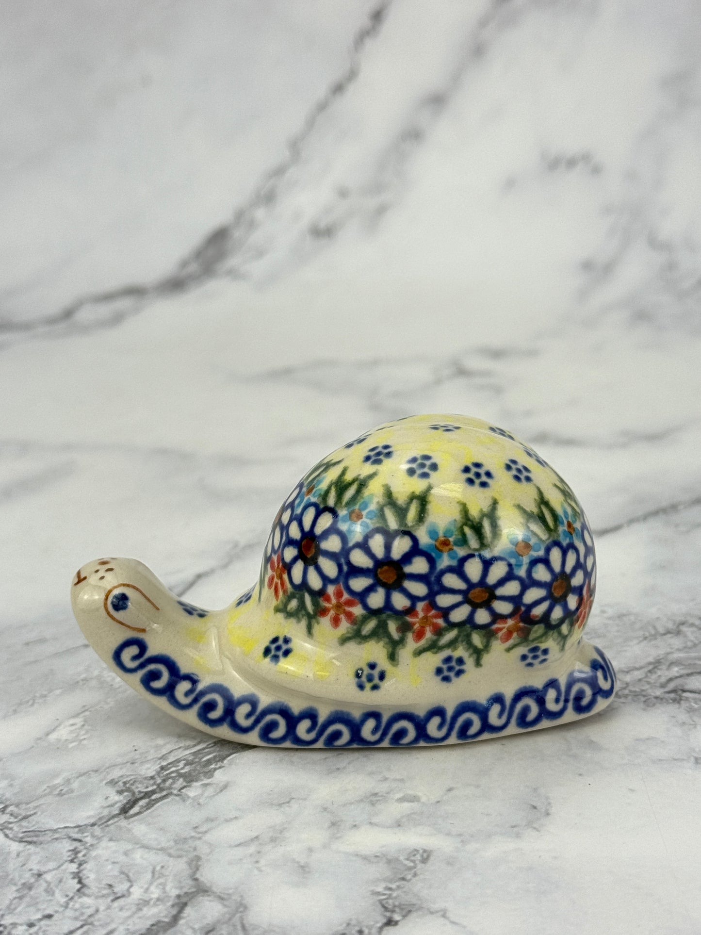 Snail Figurine - Shape V415 - Pattern Daisy Bloom