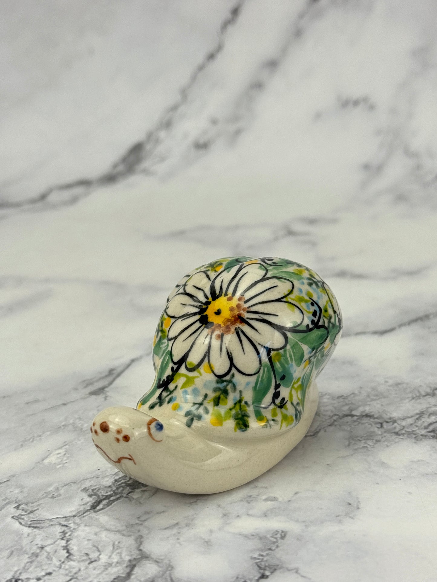 Snail Figurine - Shape V415 - Pattern White Daisy