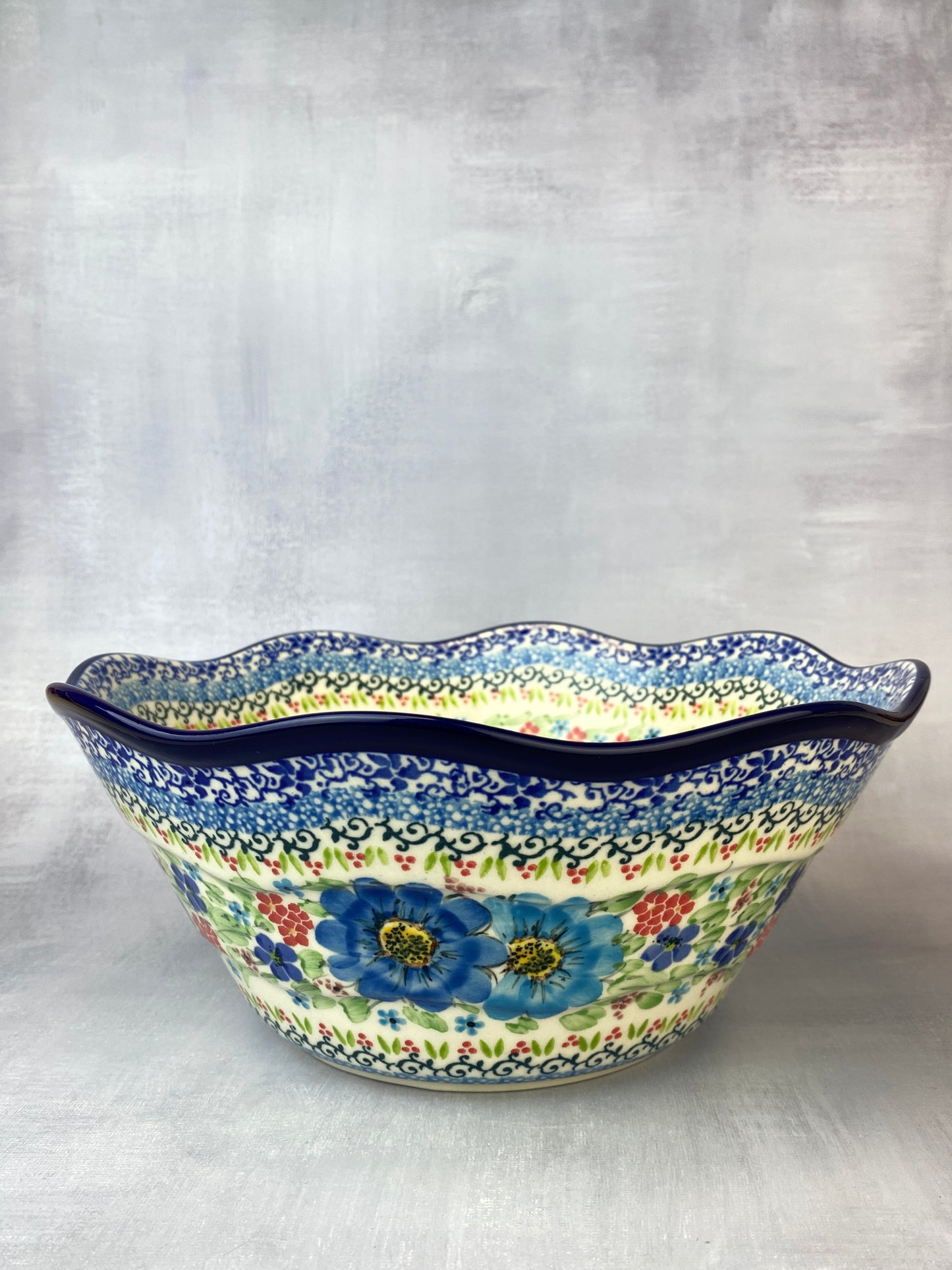 Large Wavy Unikat Serving Bowl - Shape 692 - Pattern U5157