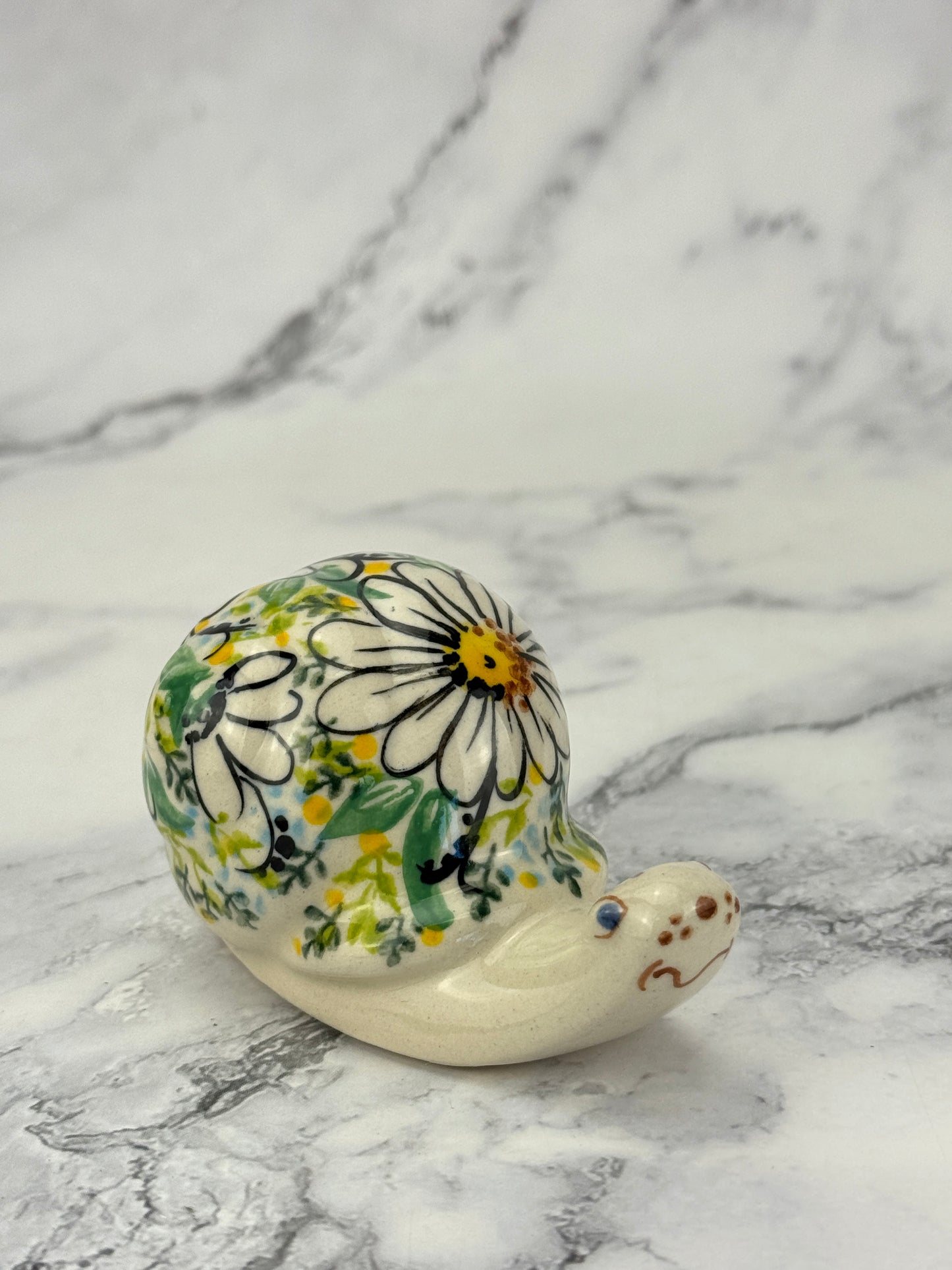 Snail Figurine - Shape V415 - Pattern White Daisy