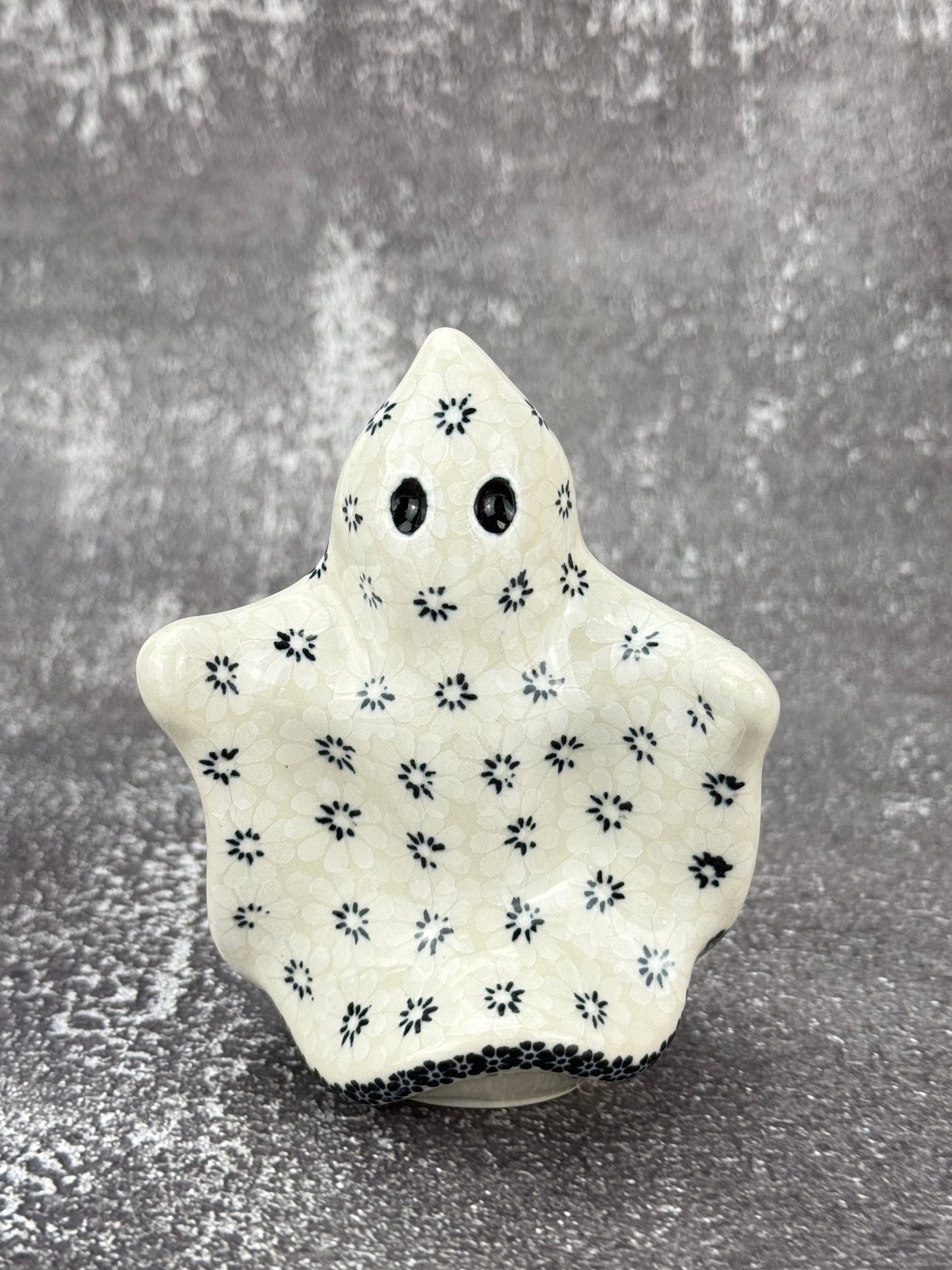 Ghost Figurine - Shape H24 - Black & White Flowers