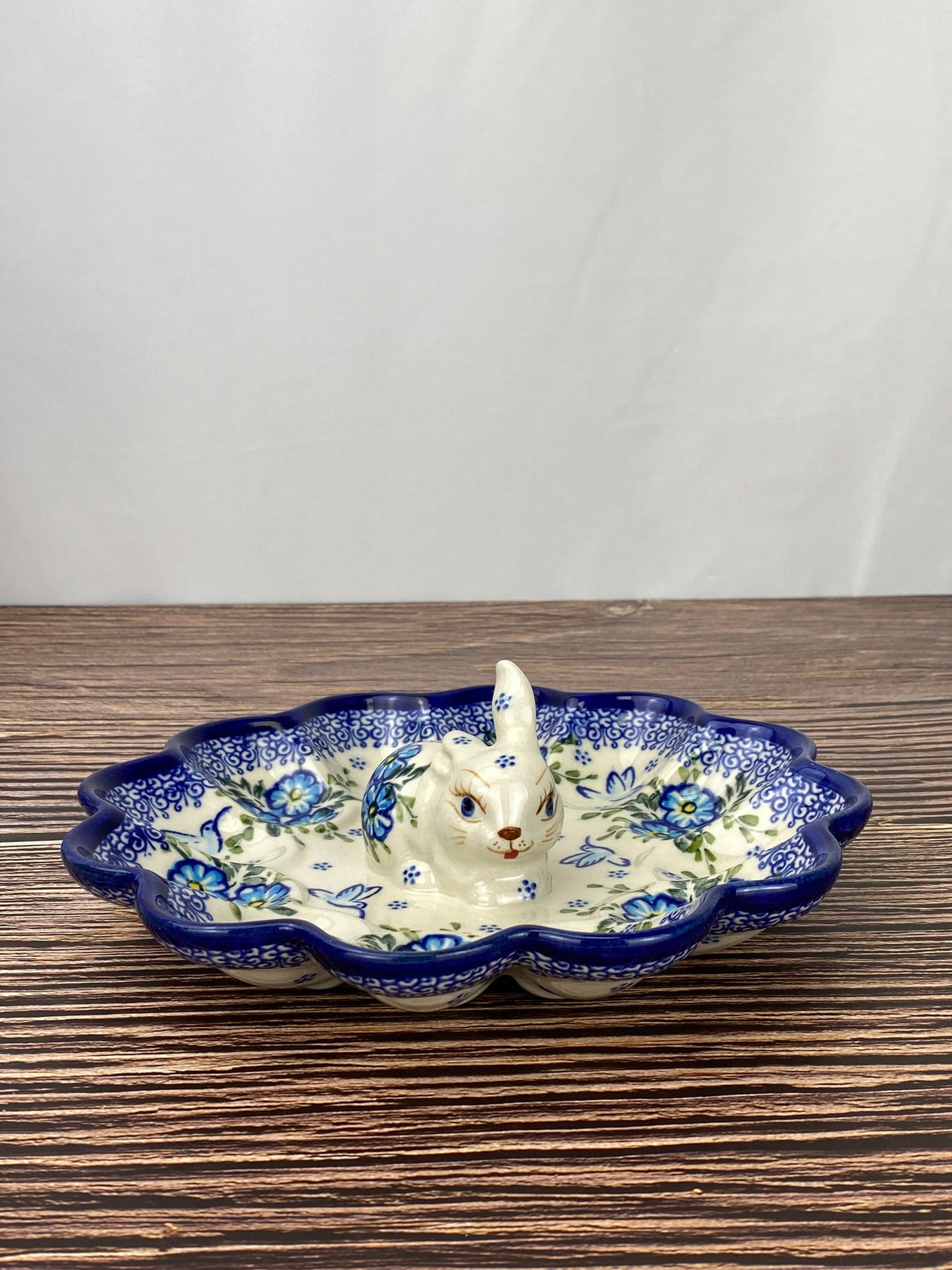 Unikat Bunny Egg Plate - Shape V630 - Hummingbird