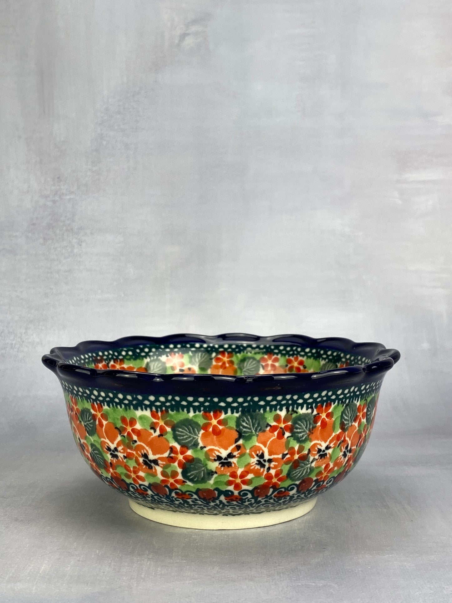 Unikat Ruffled Bowl - Shape 526 - Pattern U4797