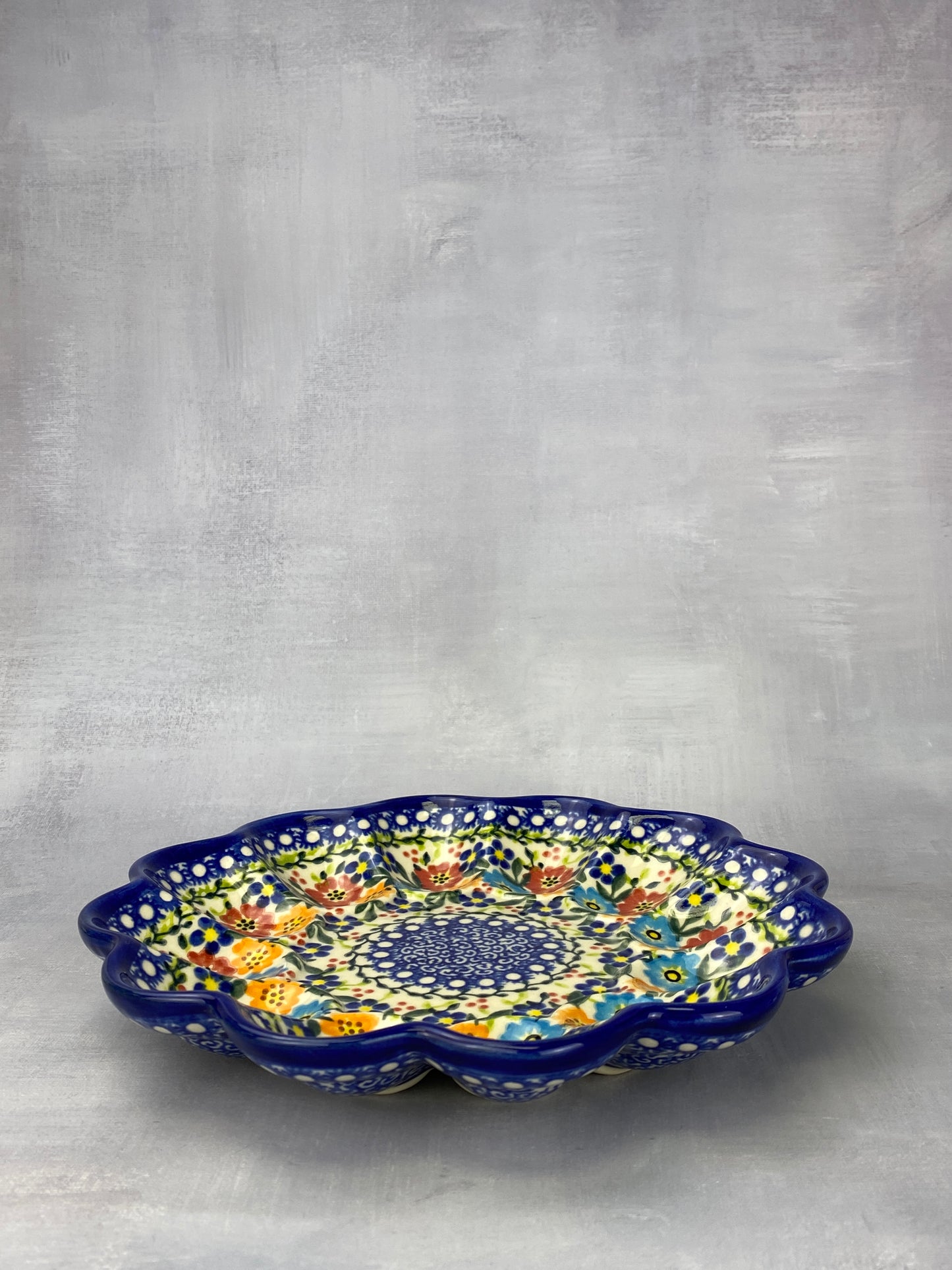 Unikat Egg Plate - Shape V131 - Bold Floral