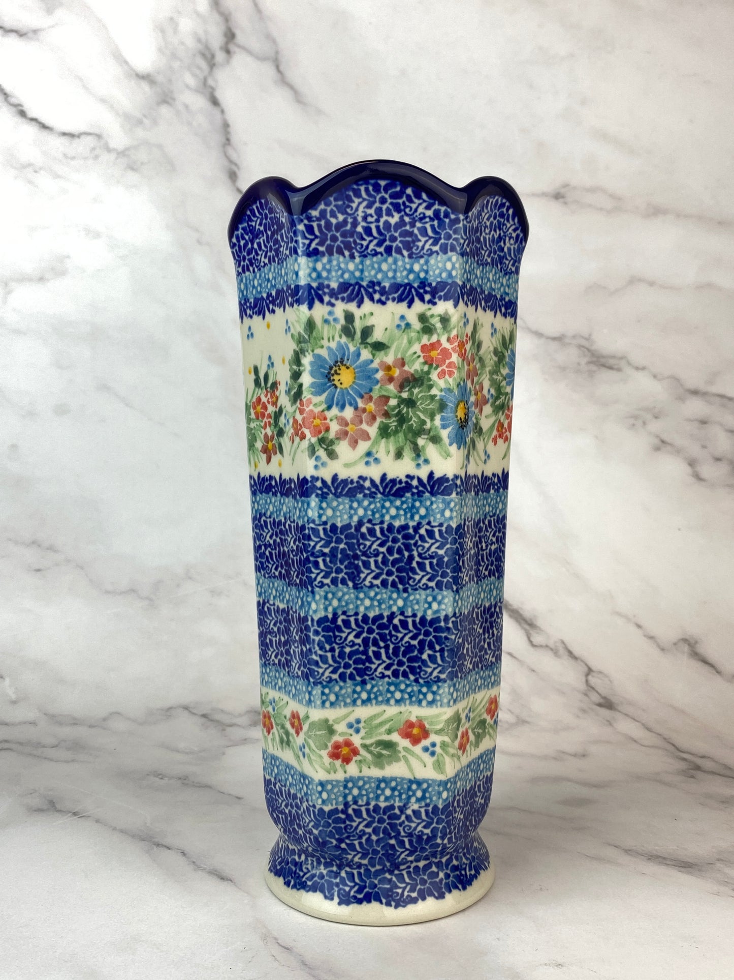 Unikat Scalloped Vase - Shape 868 - Pattern U5159