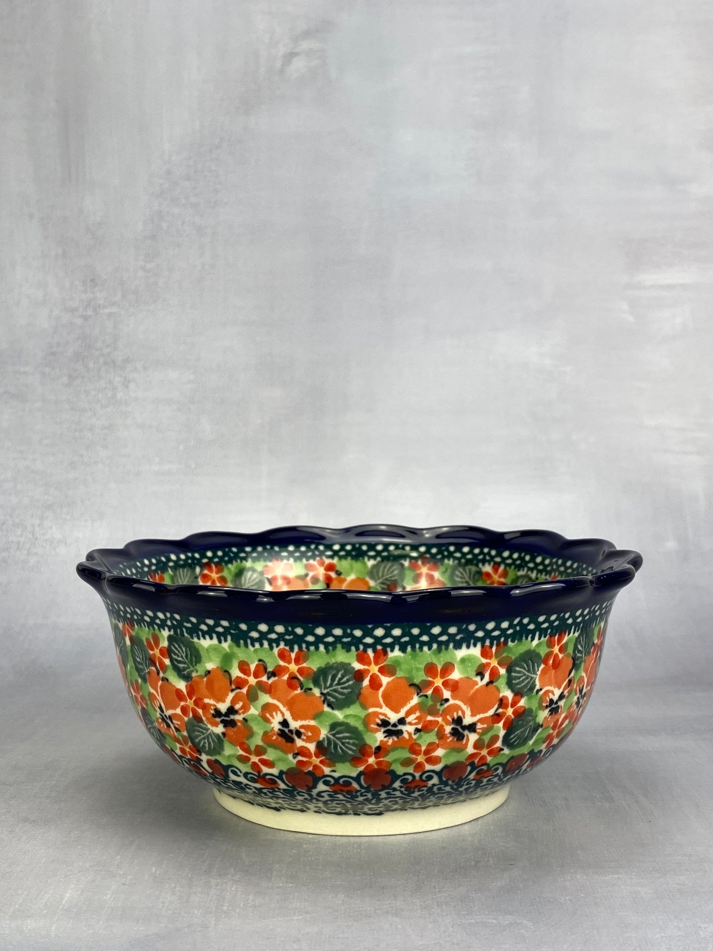 Unikat Ruffled Bowl - Shape 526 - Pattern U4797