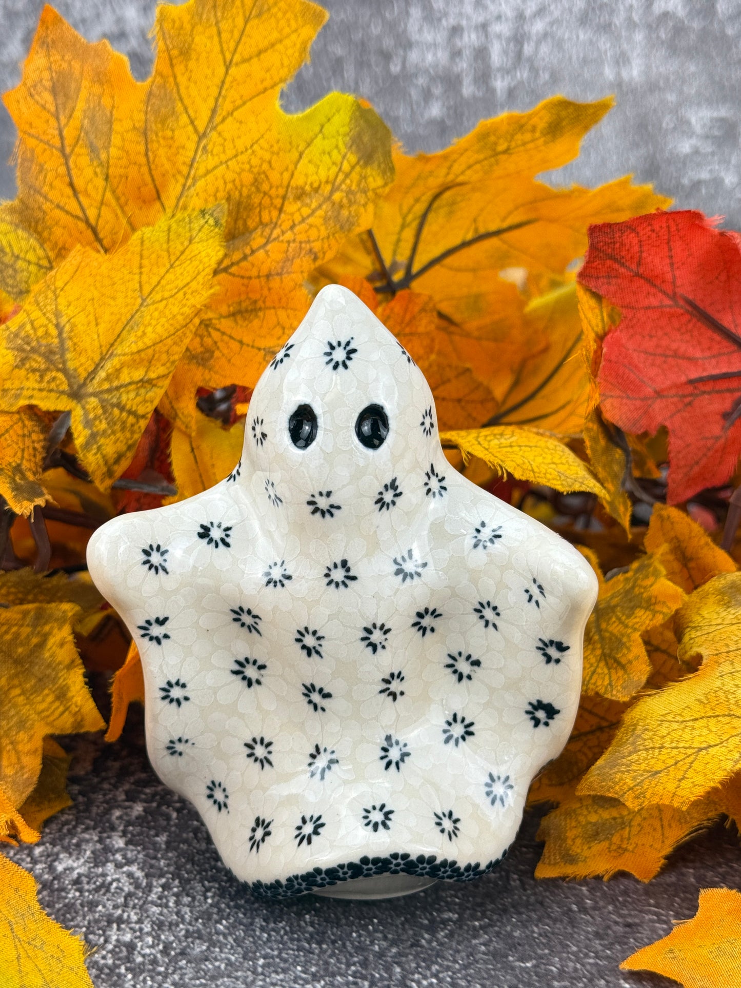 Ghost Figurine - Shape H24 - Black & White Flowers
