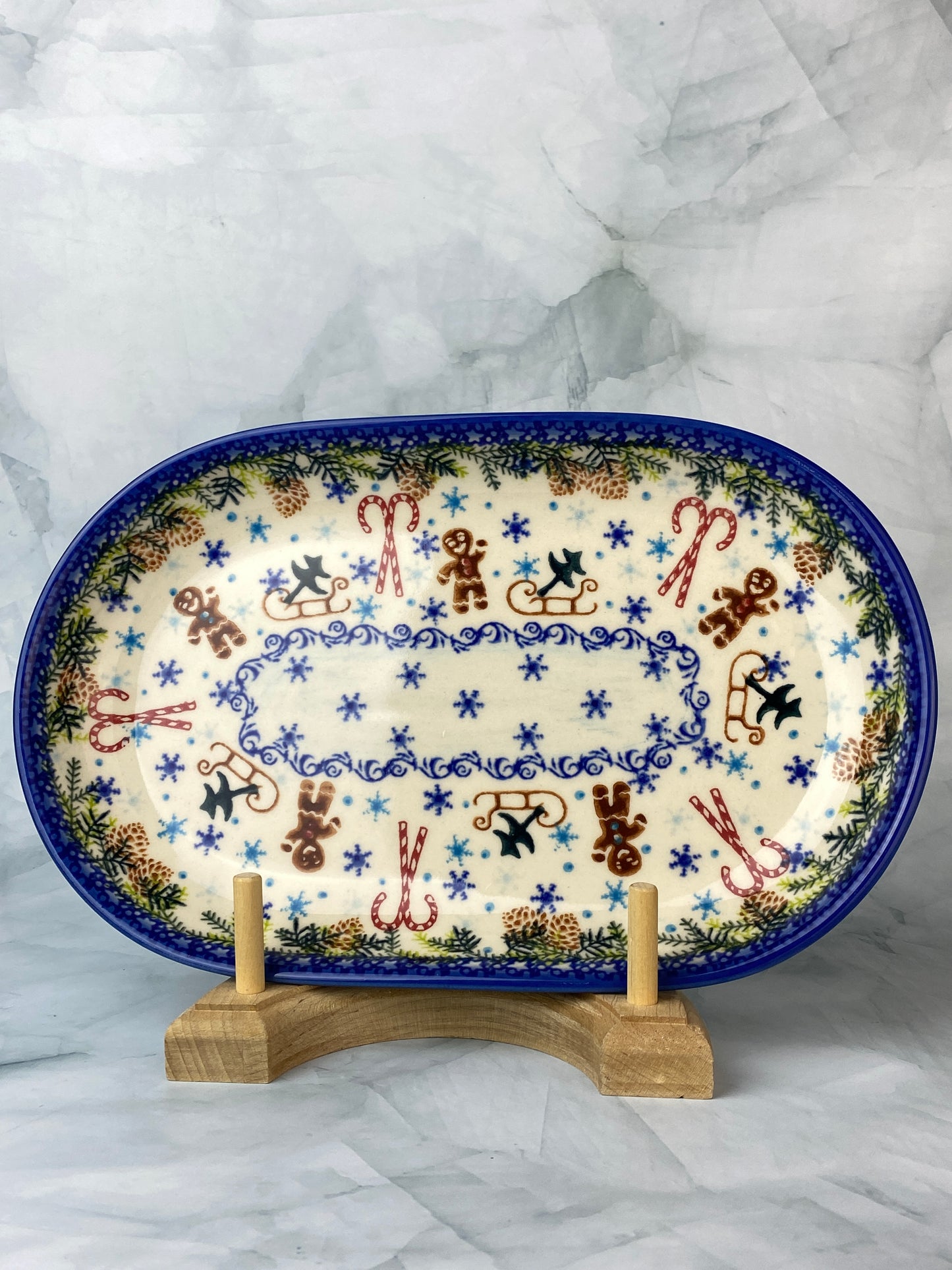 Vena Unikat Oval Holiday Tray - Shape V117 - Pattern U626 Gingerbread Men