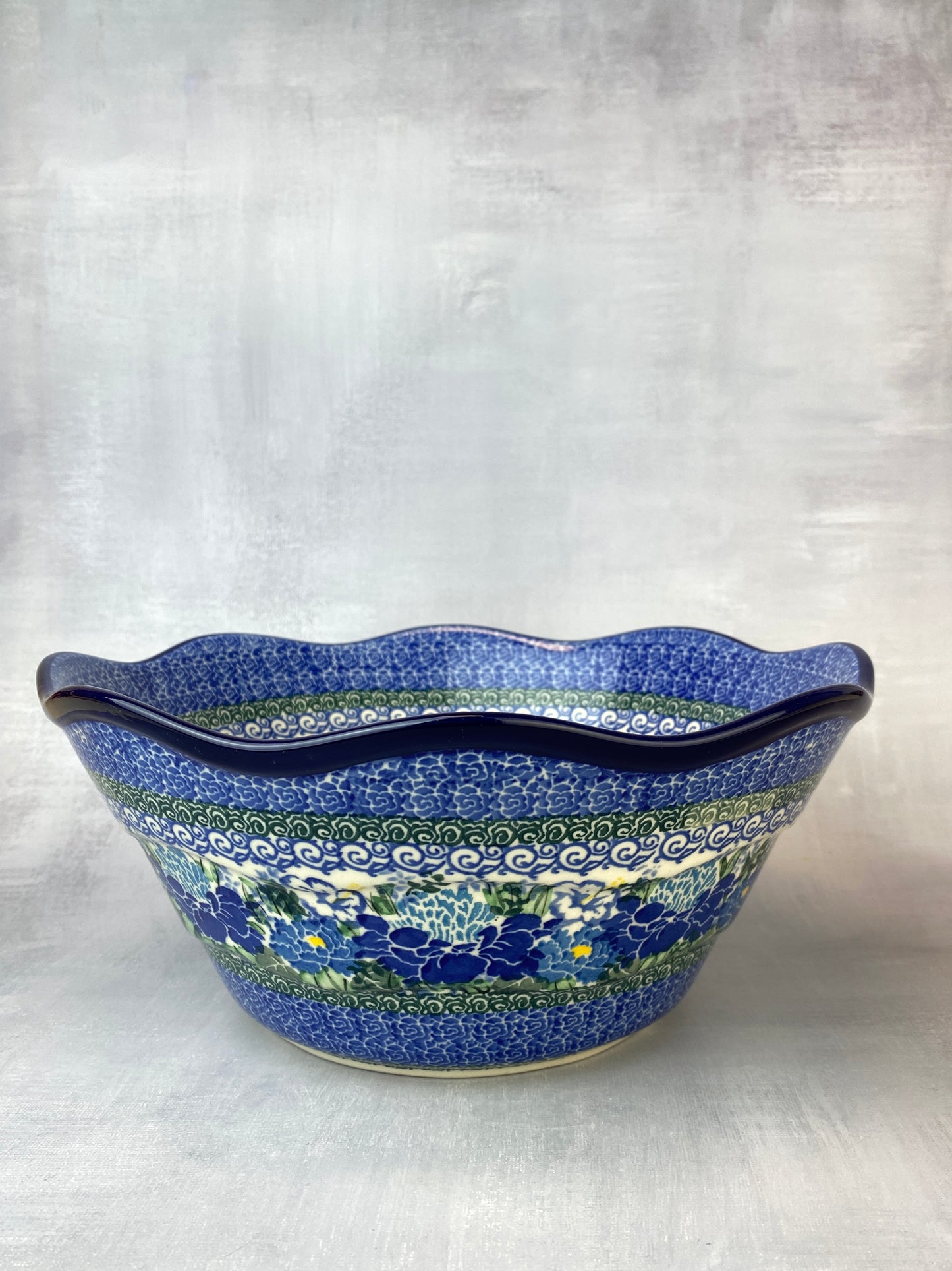 Large Wavy Unikat Serving Bowl - Shape 692 - Pattern U5138