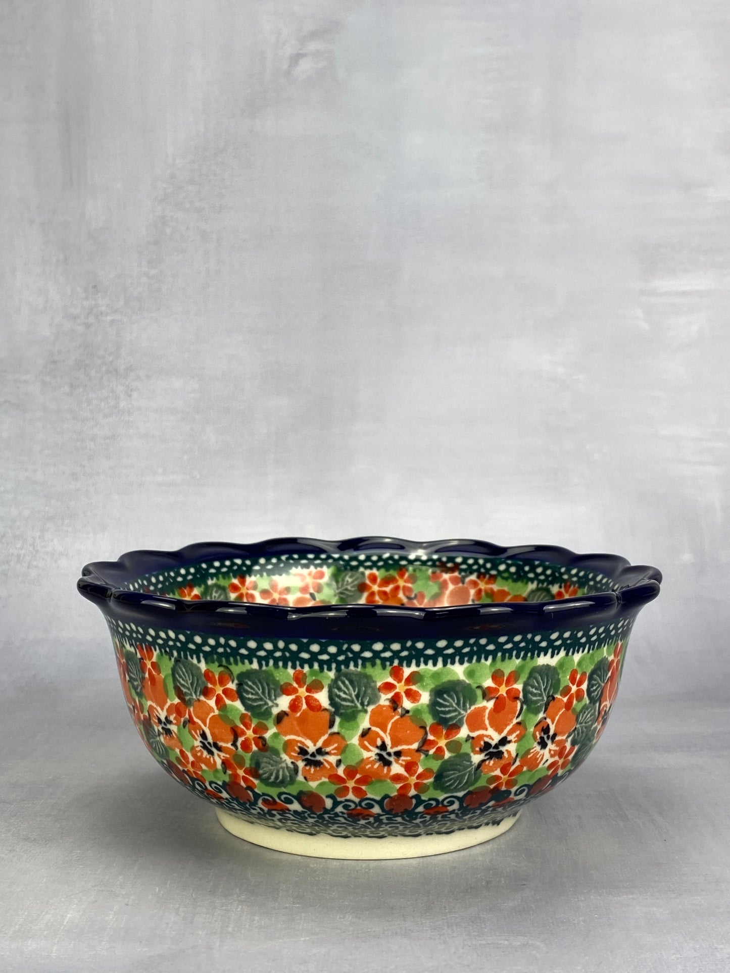 Unikat Ruffled Bowl - Shape 526 - Pattern U4797