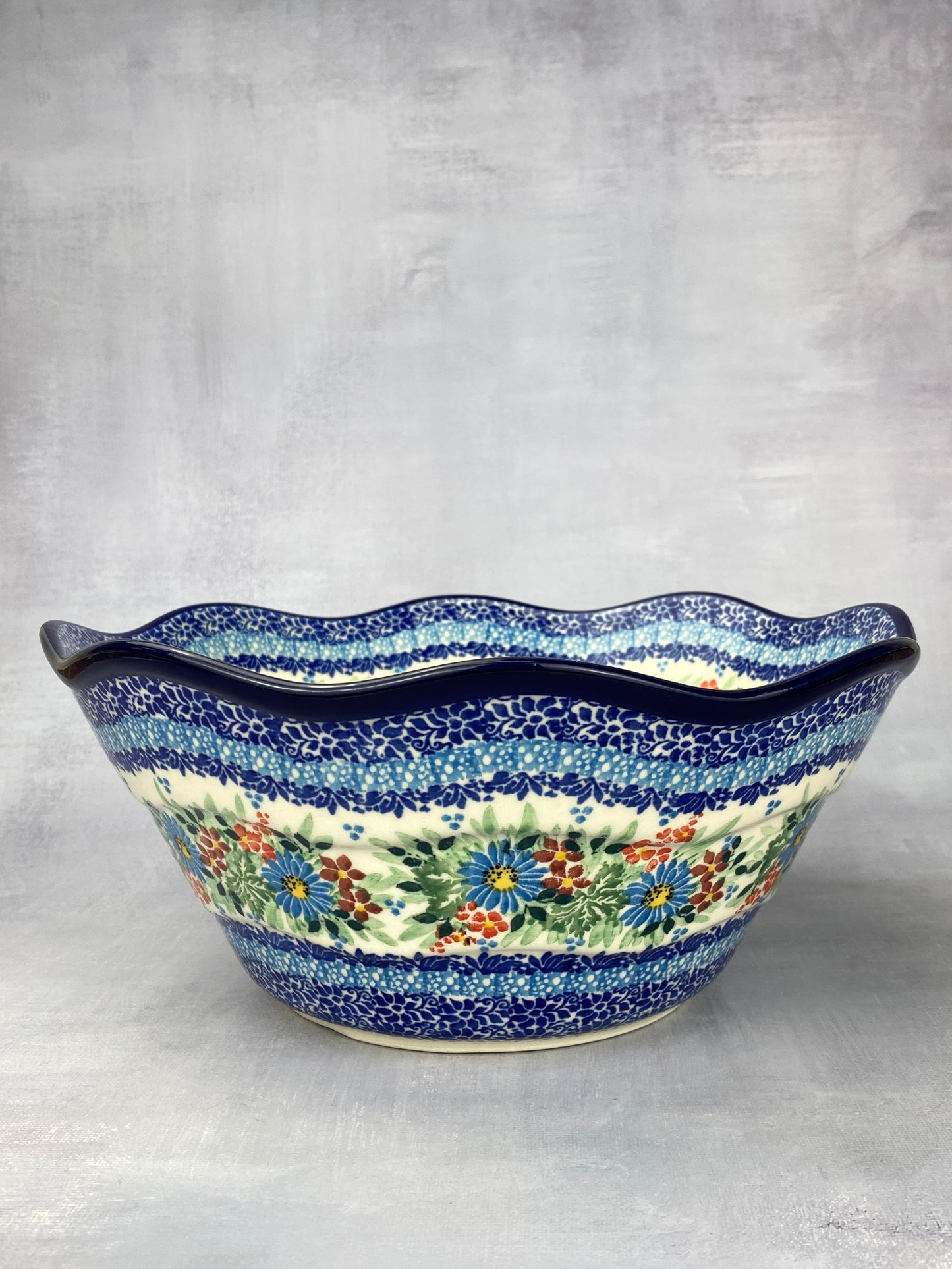 Large Wavy Unikat Serving Bowl - Shape 692 - Pattern U5159