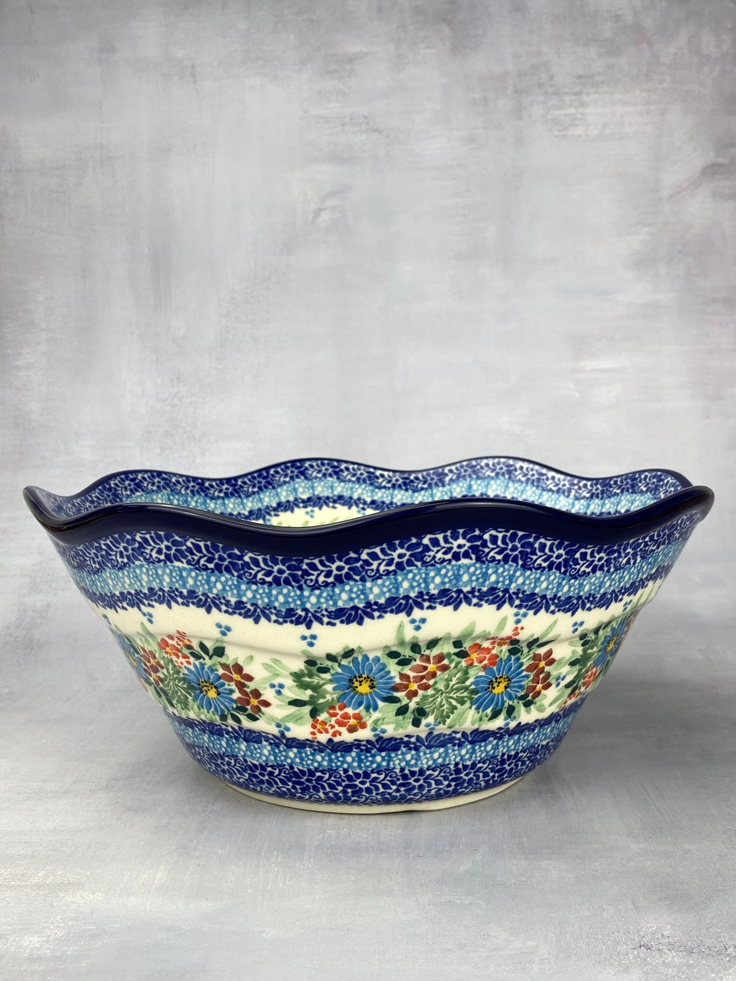 Large Wavy Unikat Serving Bowl - Shape 692 - Pattern U5159