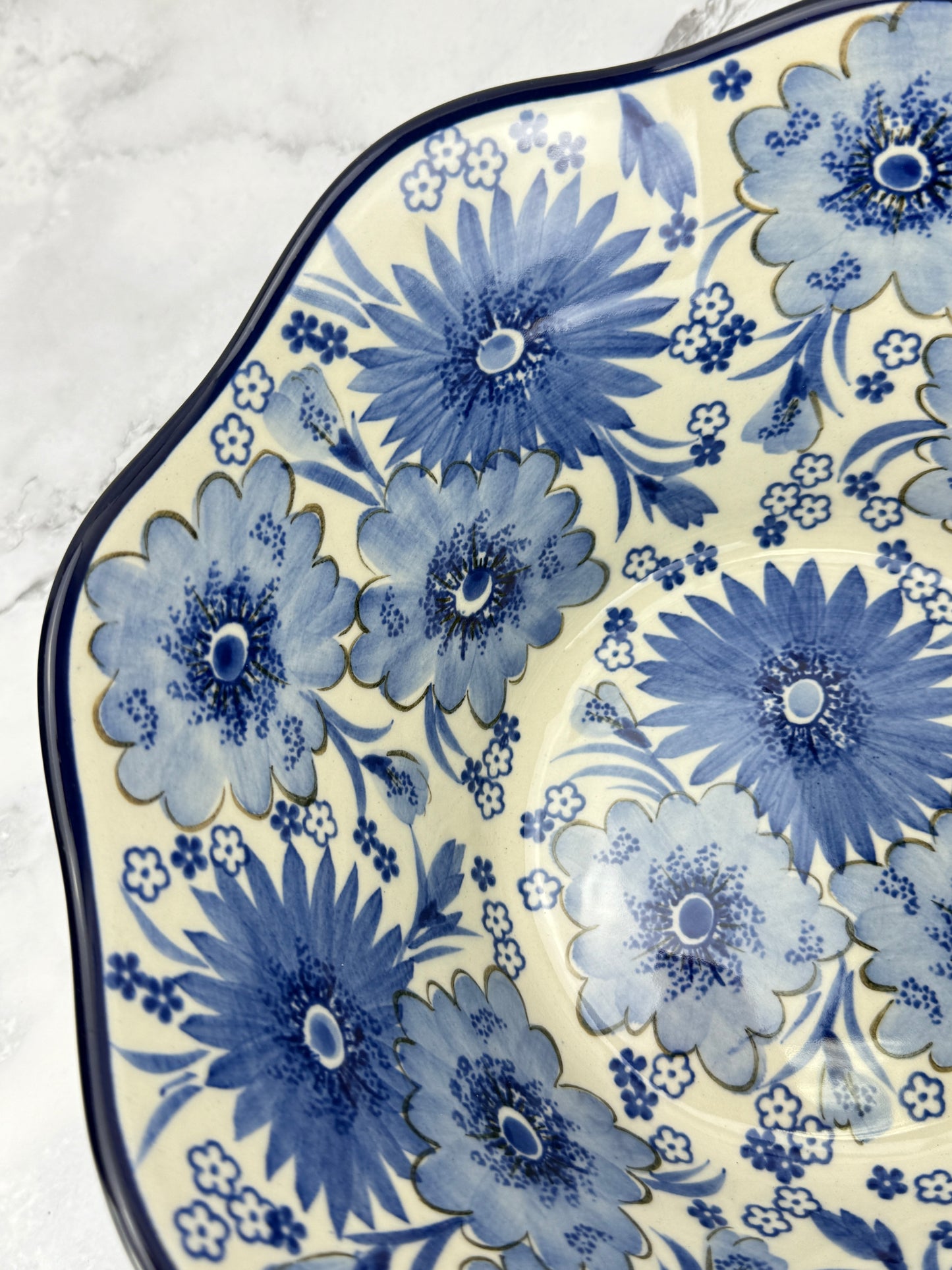 Large Wavy Unikat Serving Bowl - Shape 692 - Pattern U5176