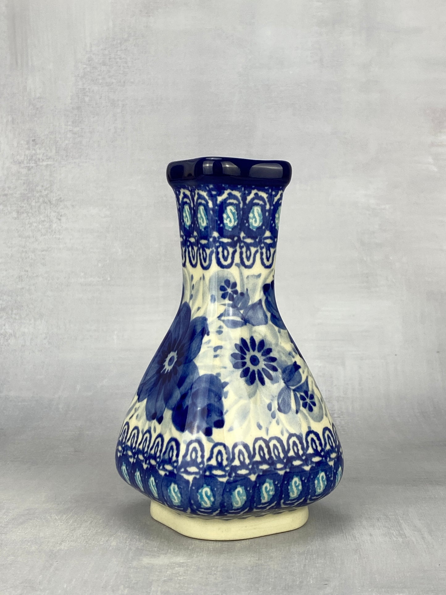 Unikat Bud Vase - Shape 874 - Pattern U214