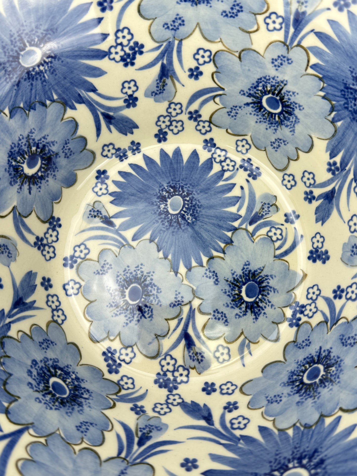 Large Wavy Unikat Serving Bowl - Shape 692 - Pattern U5176