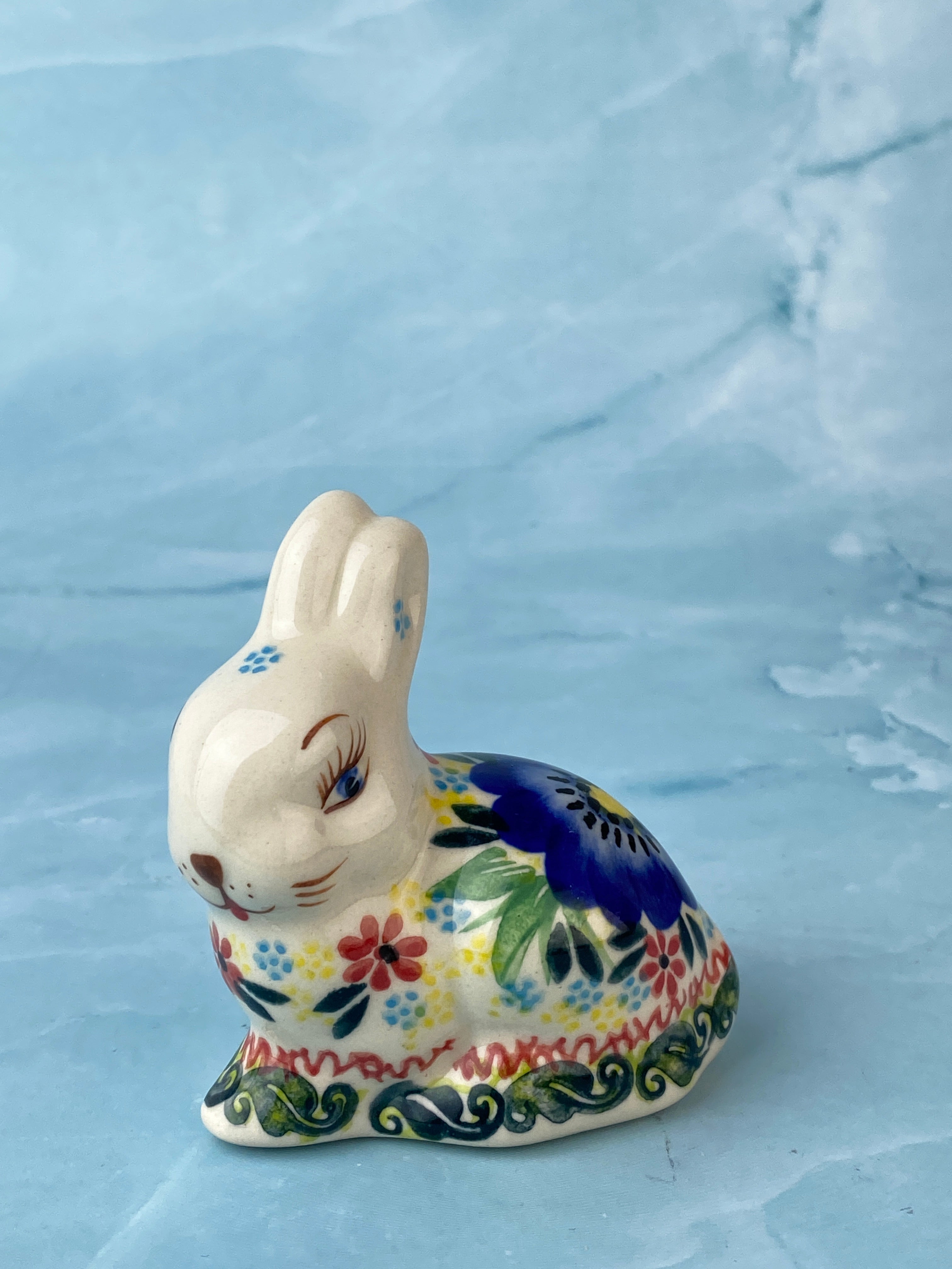 Vena Bunny - Shape V420 - Pattern U562 Rich Blue and Red Flowers ...