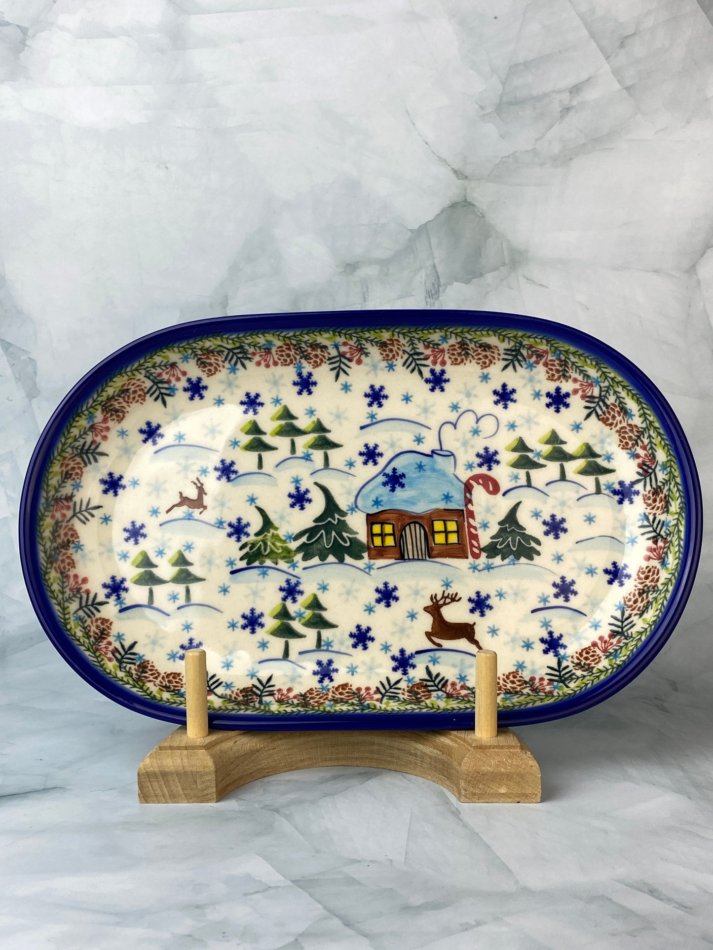 Vena Unikat Oval Holiday Tray - Shape V117 - Pattern A570 Winter Cottage