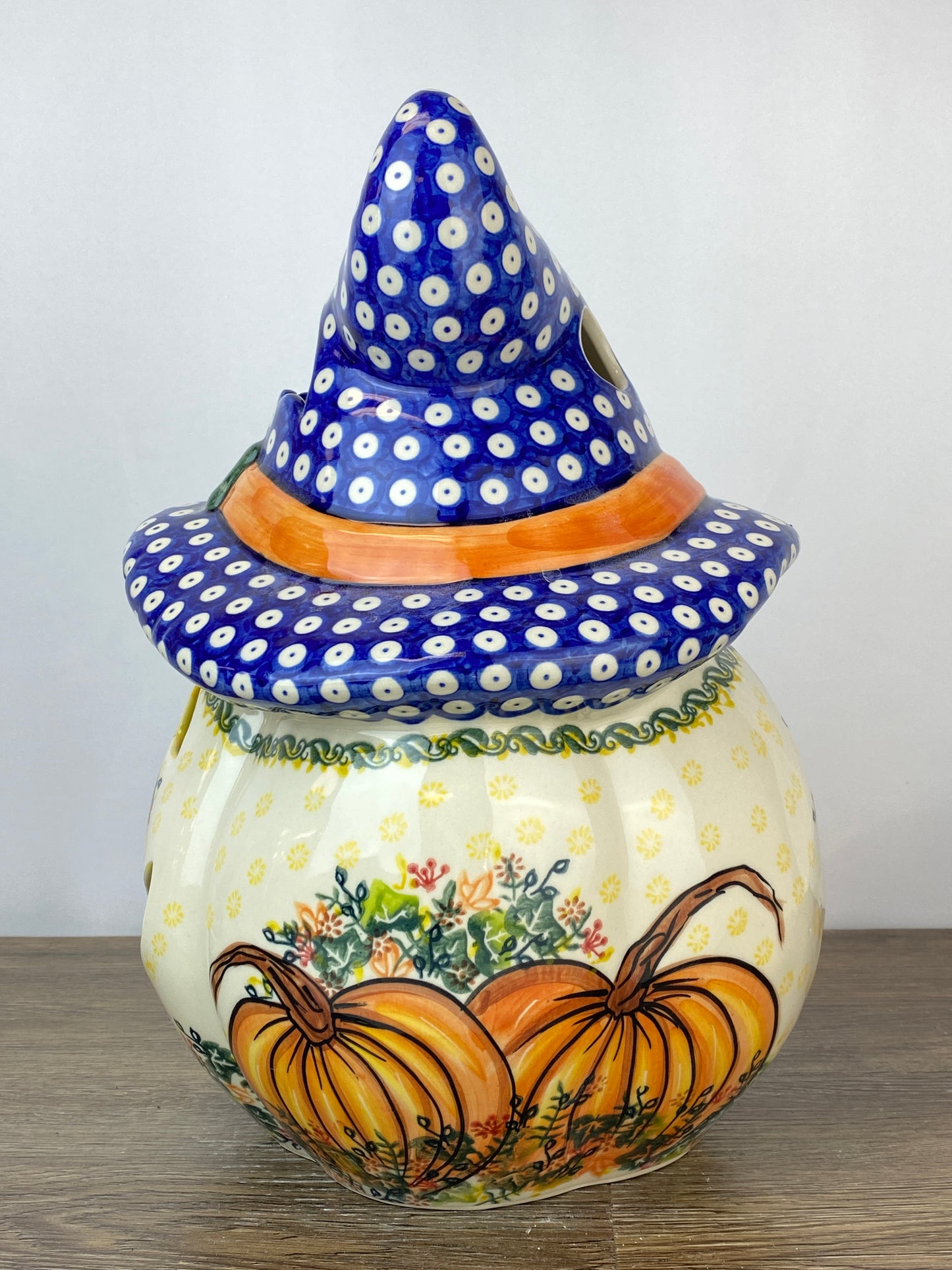 Large Unikat Pumpkin with Hat - Pattern A572