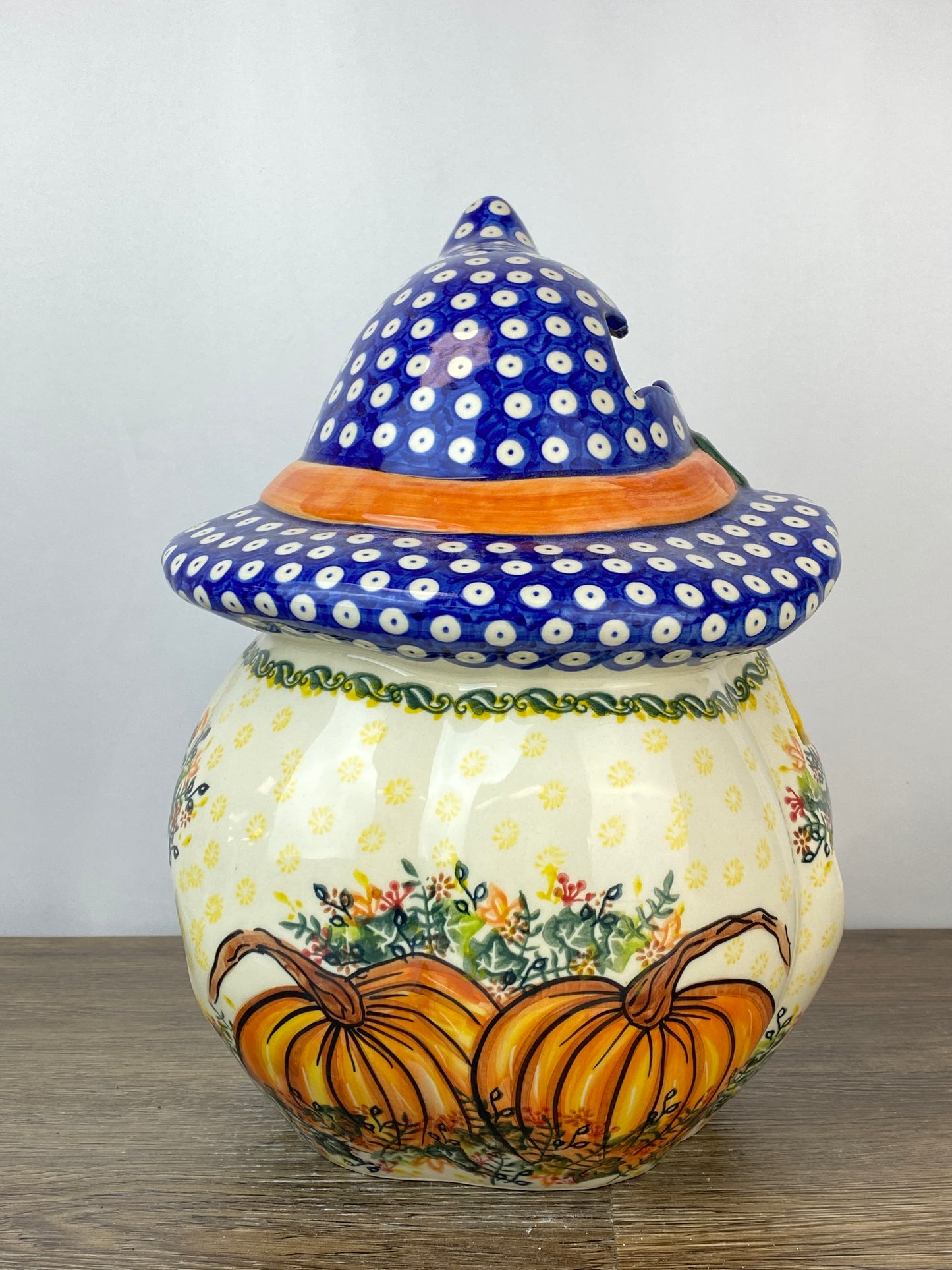 Large Unikat Pumpkin with Hat - Pattern A572