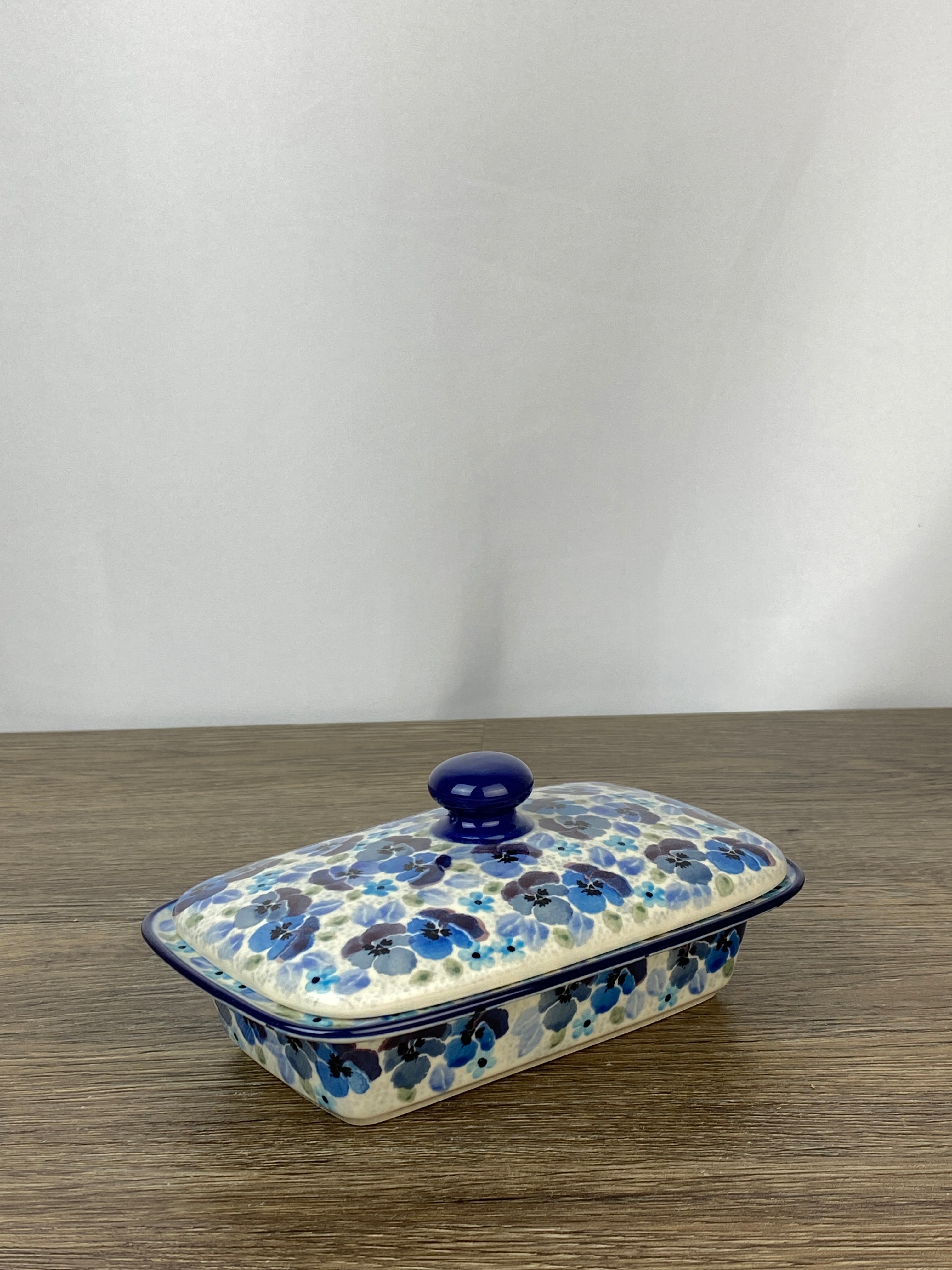 White porcelain butter outlet dish