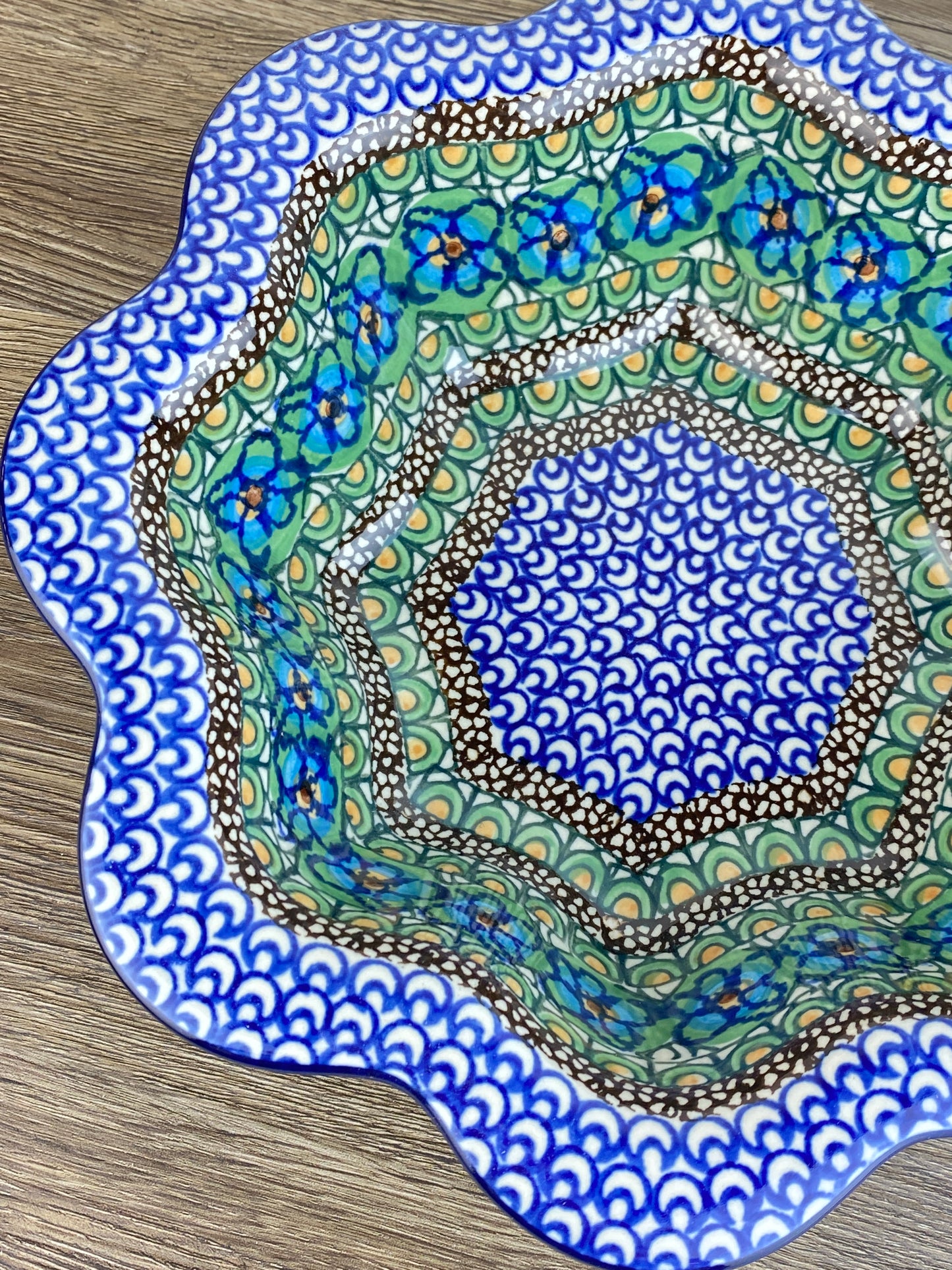Unikat Petal Bowl - Shape 796 - Pattern U151