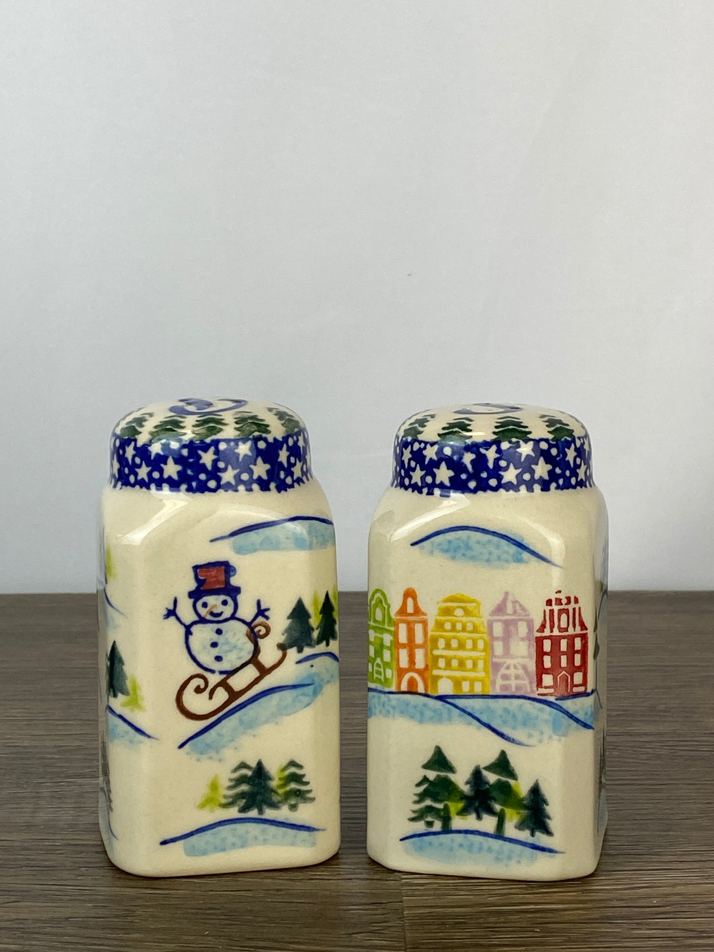 Vena Unikat Stovetop Salt and Pepper Set - Shape V320 - Christmas in Bolesławiec Sledding Snowman
