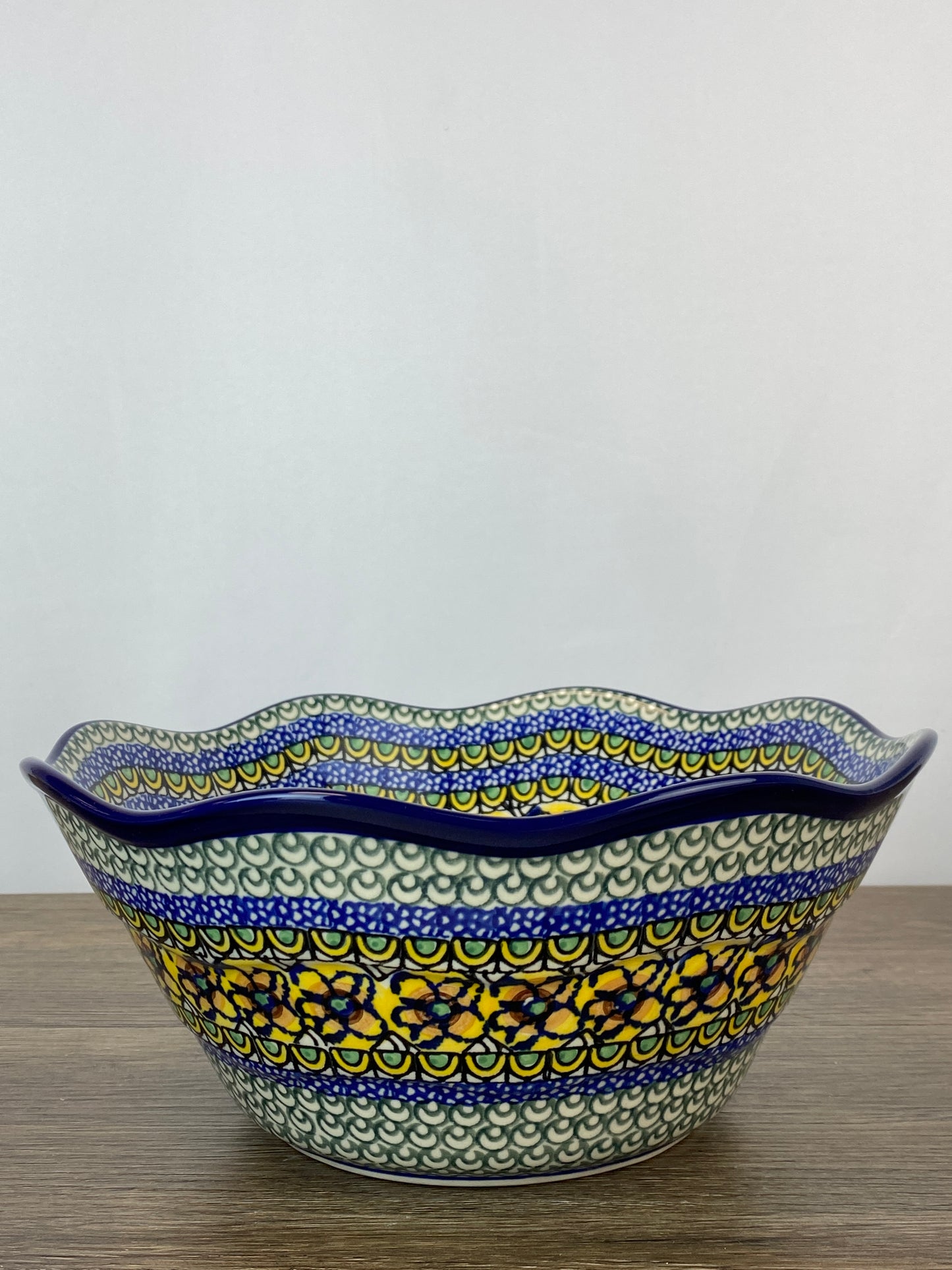 Large Wavy Unikat Serving Bowl - Shape 692 - Pattern U294