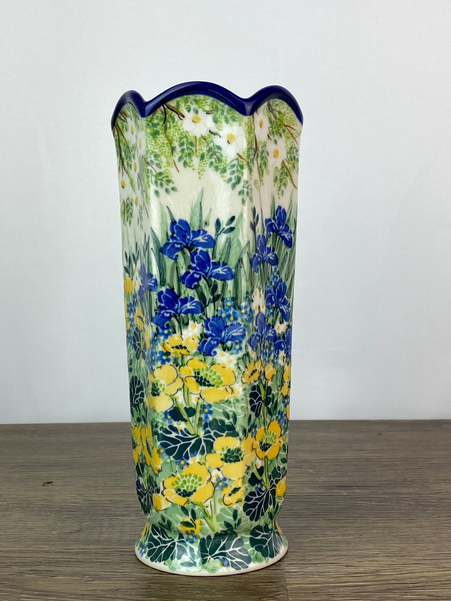 Unikat Scalloped Vase - Shape 868 - Pattern U4879