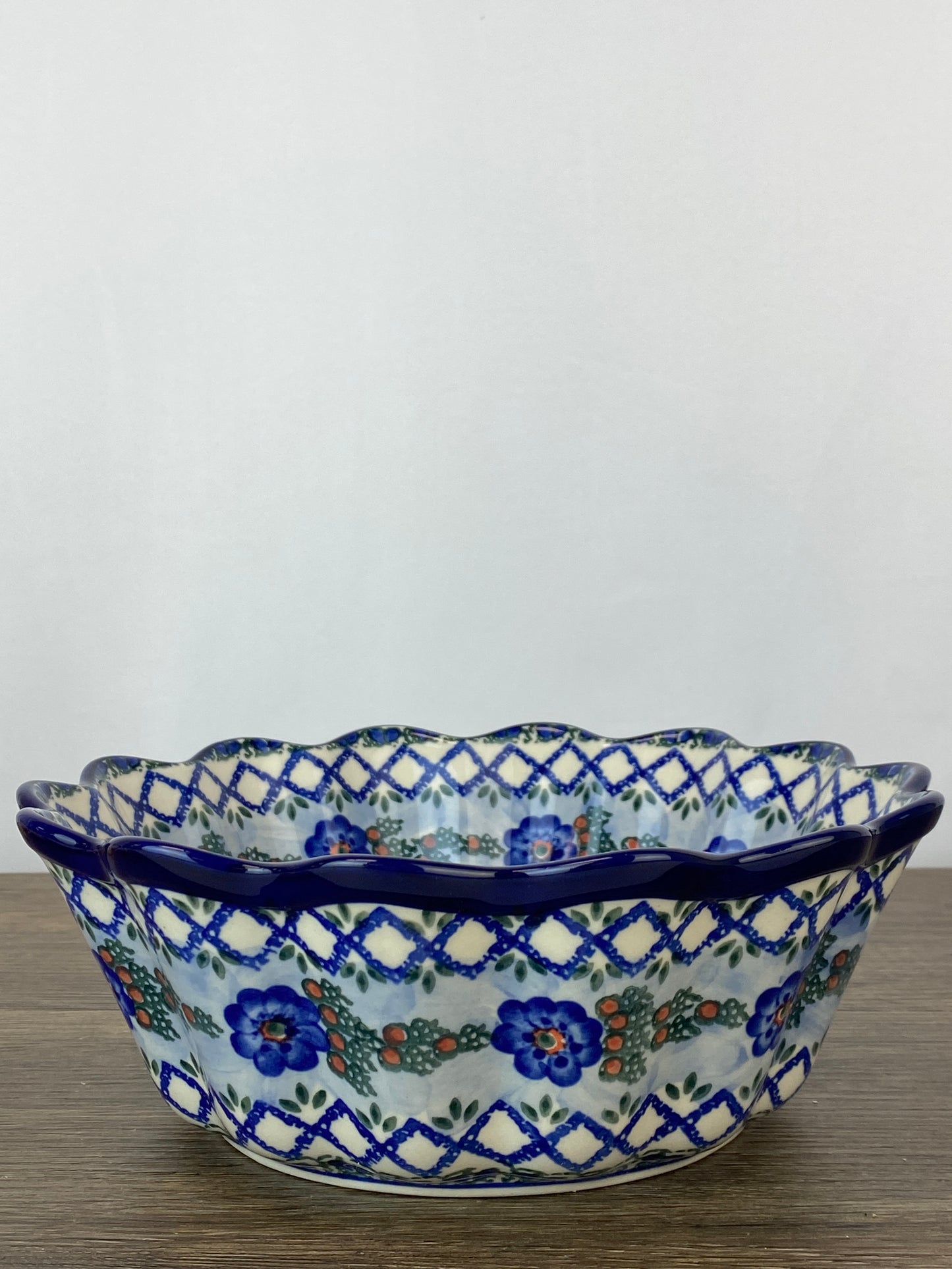 Large Scalloped Unikat Bowl - Shape 913 - Pattern U1573