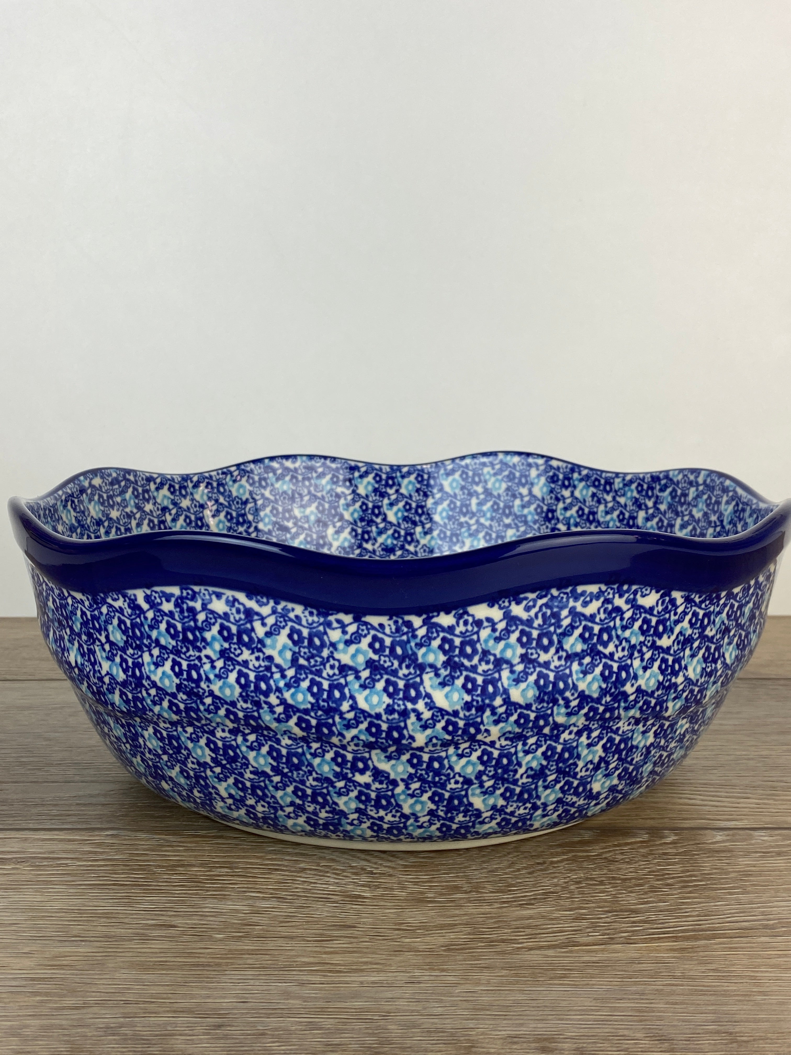 Large Wavy Bowl - Shape 697 - Pattern 2568 – Polish Pottery Westlake