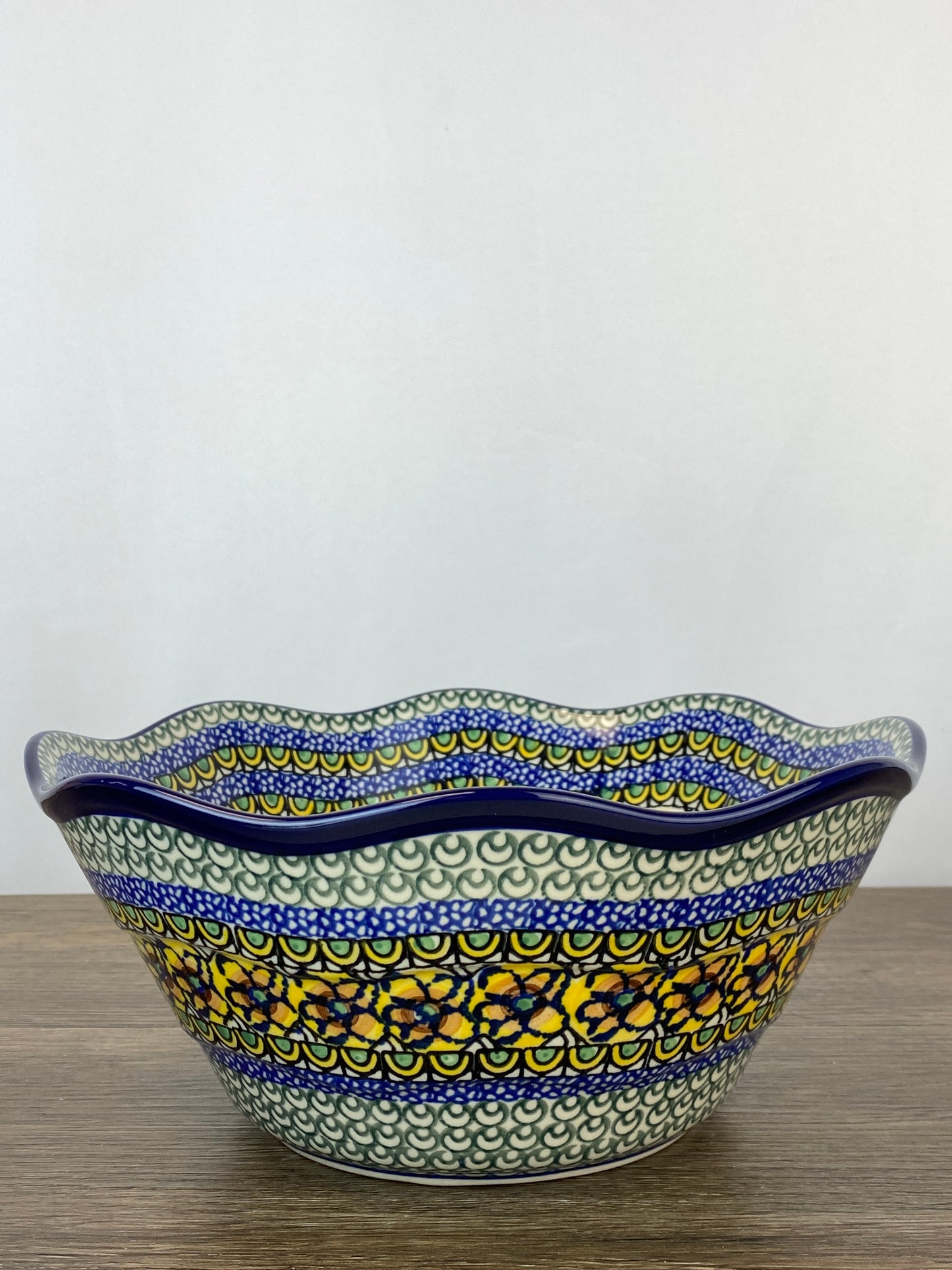 Large Wavy Unikat Serving Bowl - Shape 692 - Pattern U294