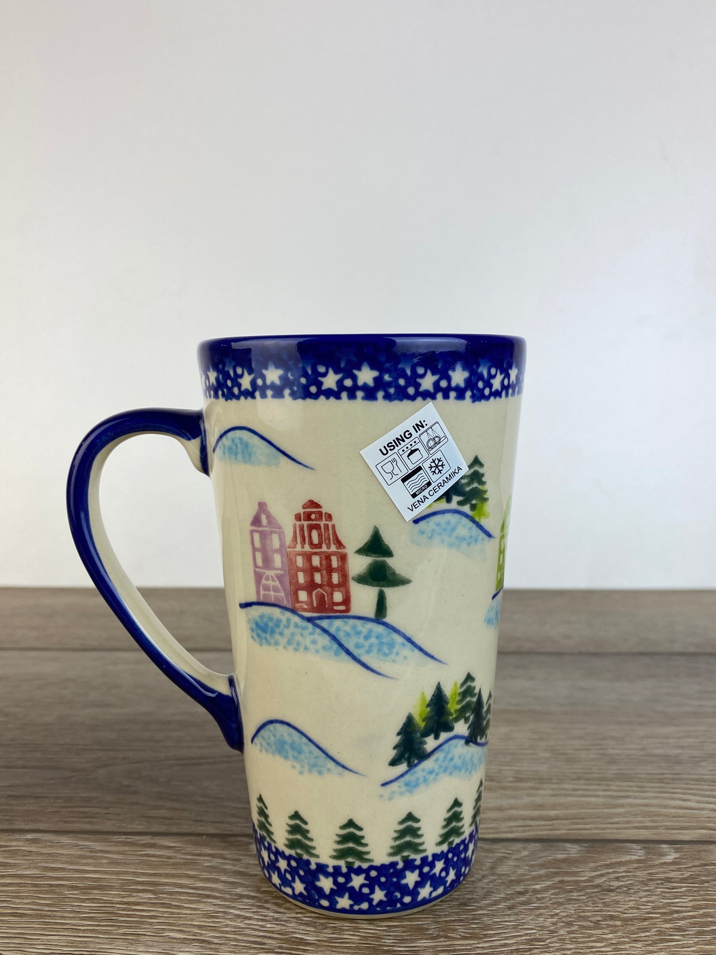 Vena Unikat Latte Mug - Shape V468 - Christmas in Bolesławiec Sledding Snowman