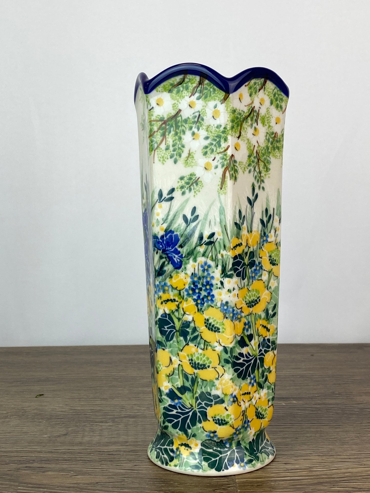 Unikat Scalloped Vase - Shape 868 - Pattern U4879