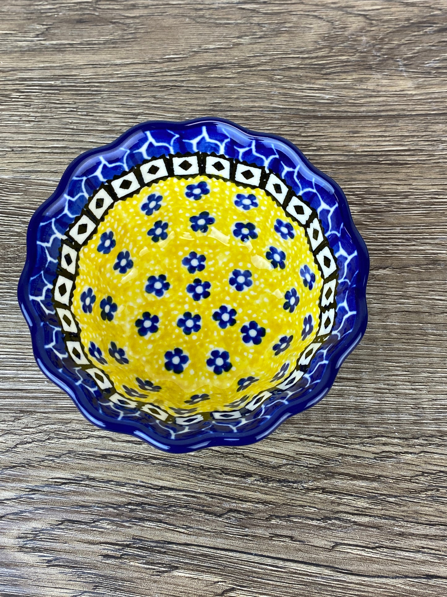 Little Scalloped Bowl - Shape 916 - Pattern 859