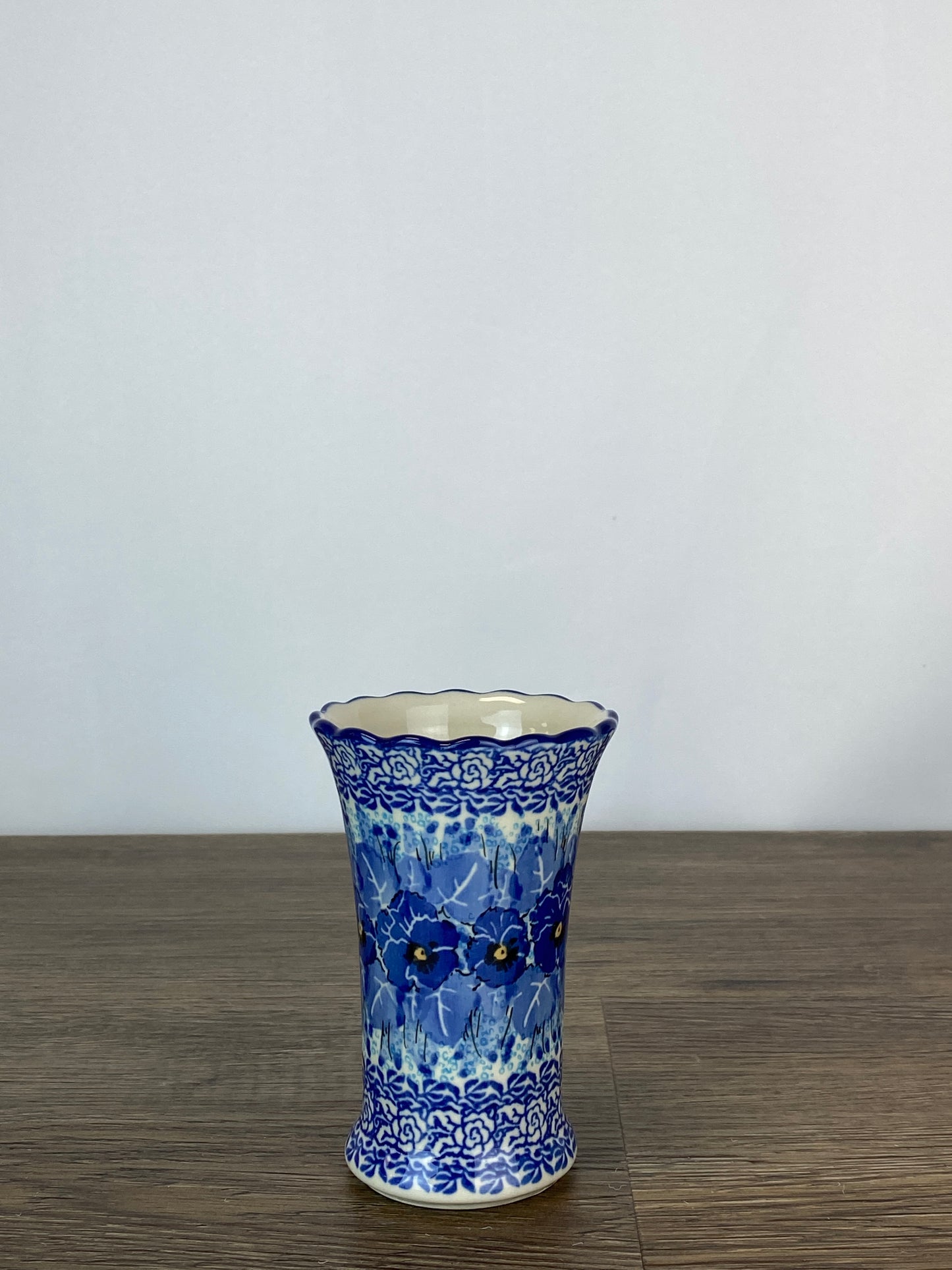 Ruffled Unikat Bud Vase - Shape 127 - Pattern U3639