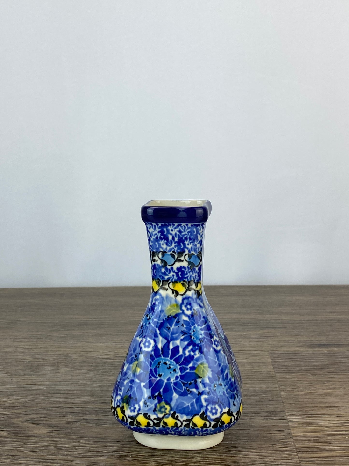 Unikat Bud Vase - Shape 874 - Pattern U4744